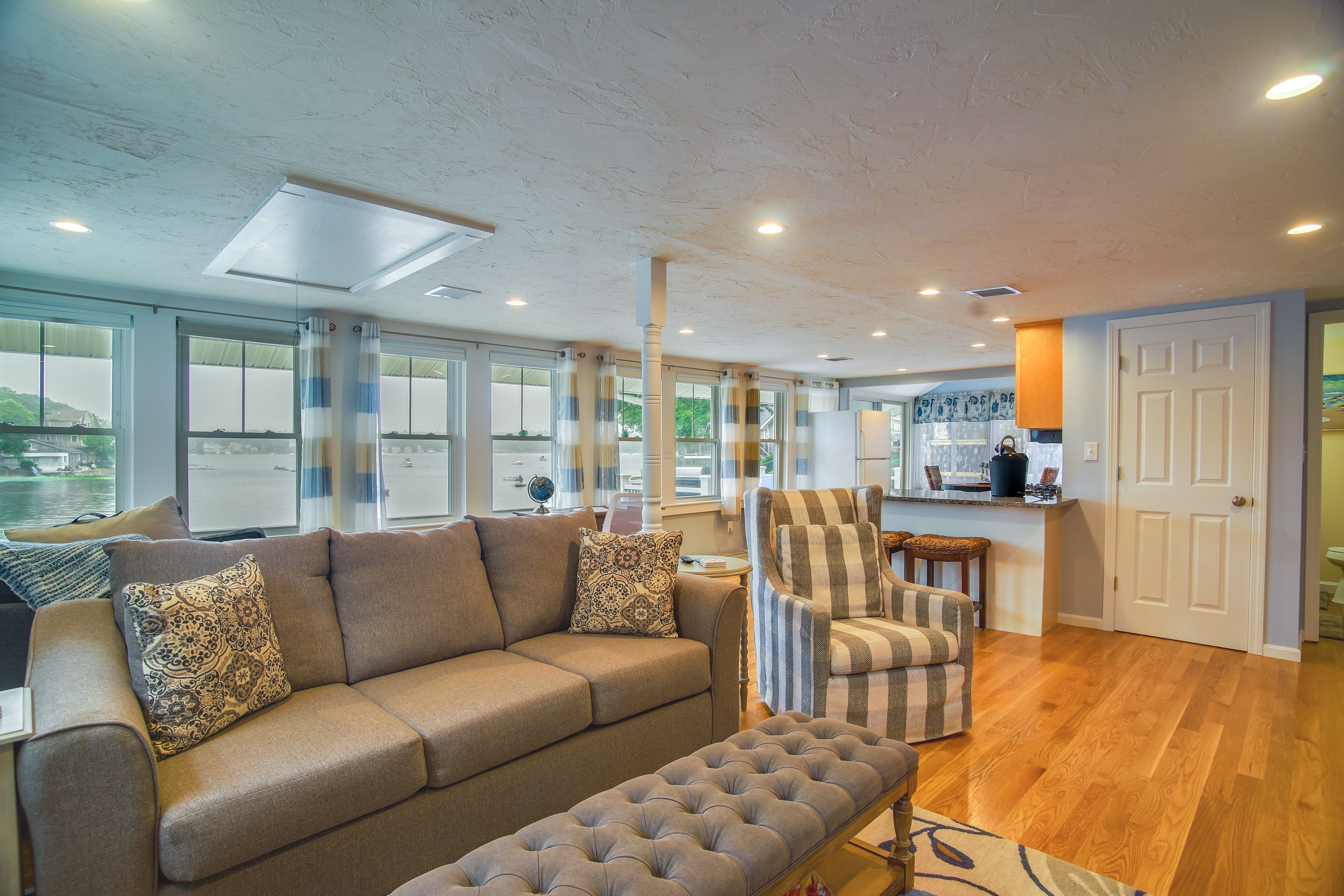 Living Room | Free WiFi
