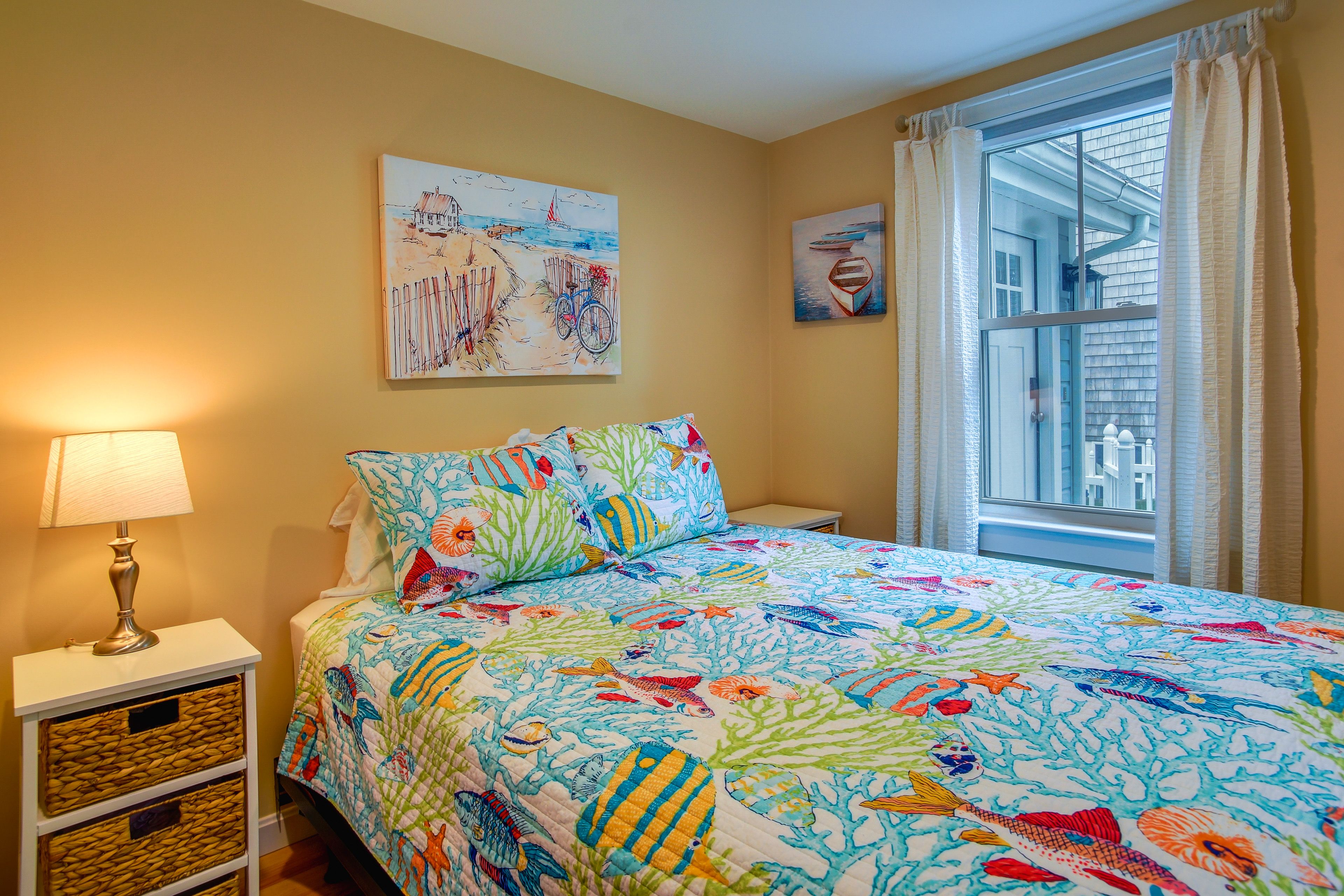 Bedroom 1 | Queen Bed