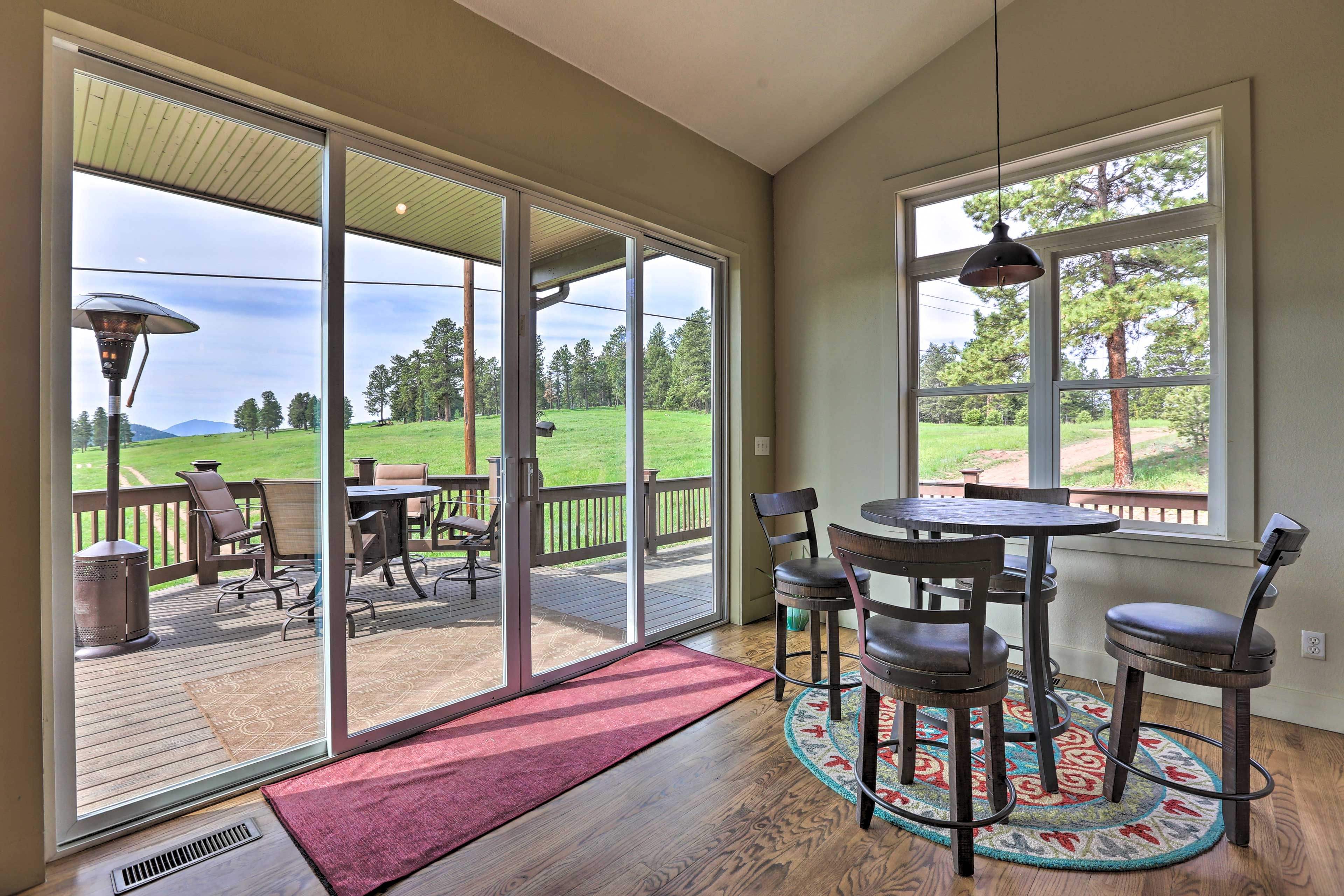 Dining Area | Dishware Provided | Mountain Views