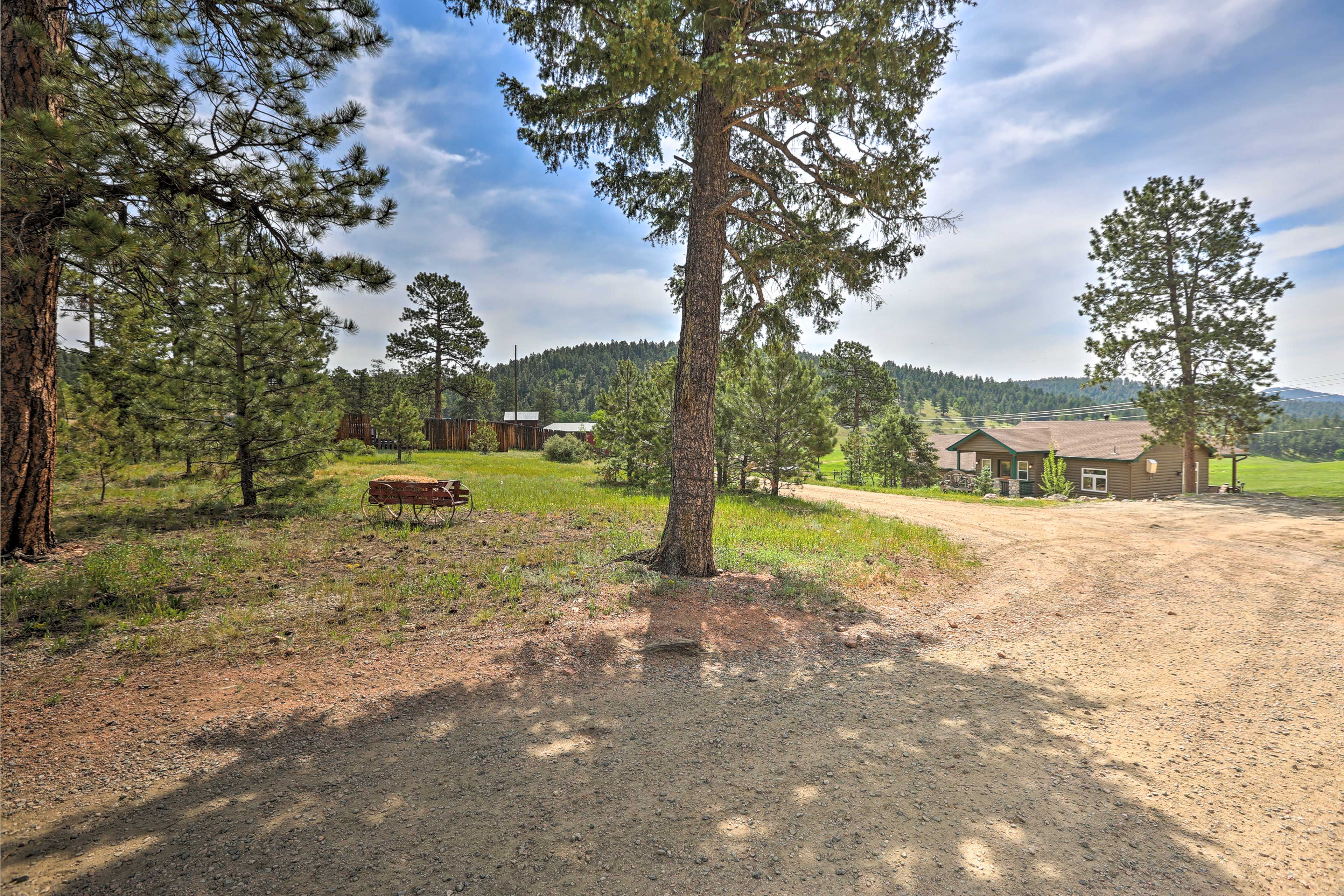 Parking | Driveway (6 vehicles) | RV/Trailer Parking Available