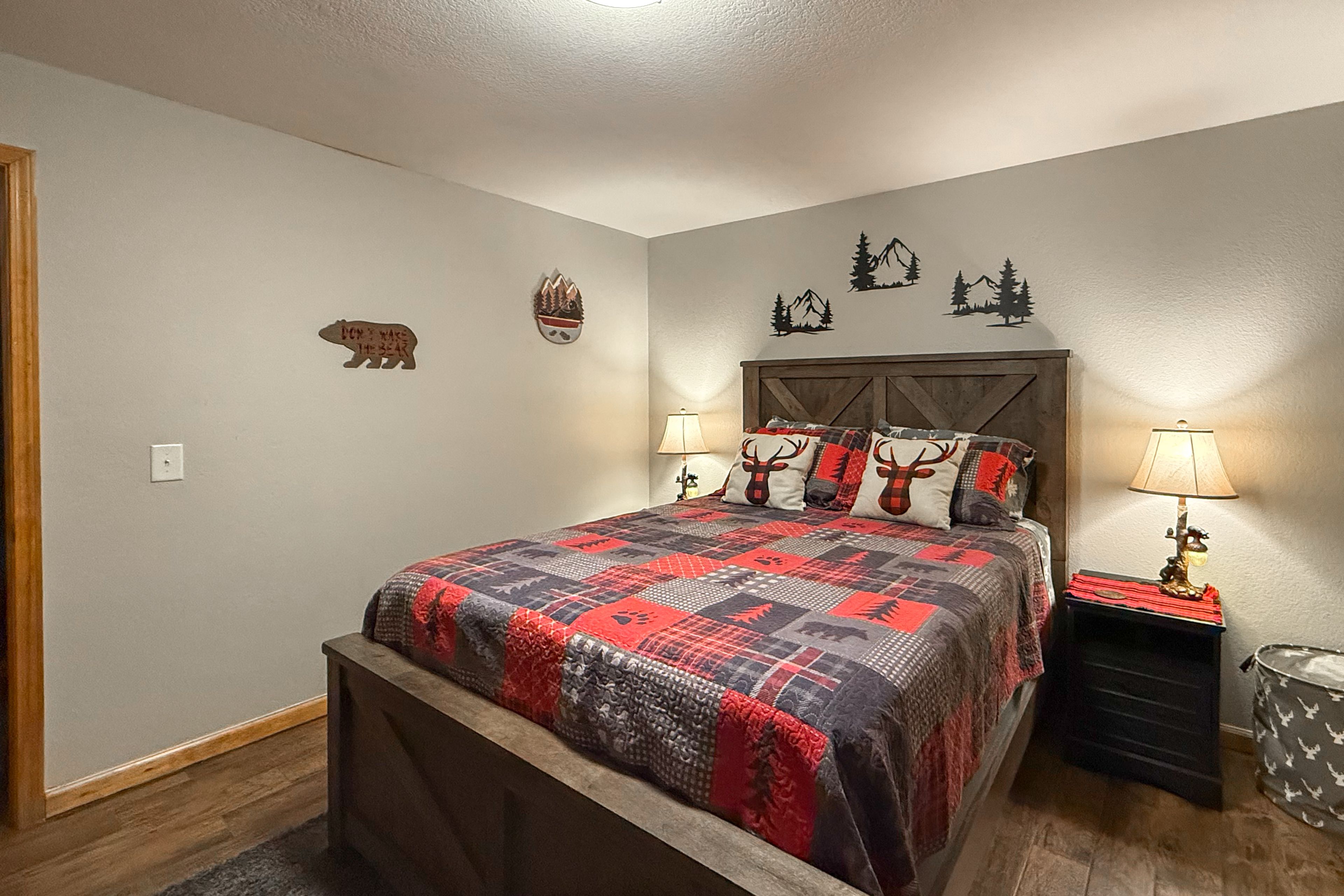 Bedroom 2 | Queen Bed