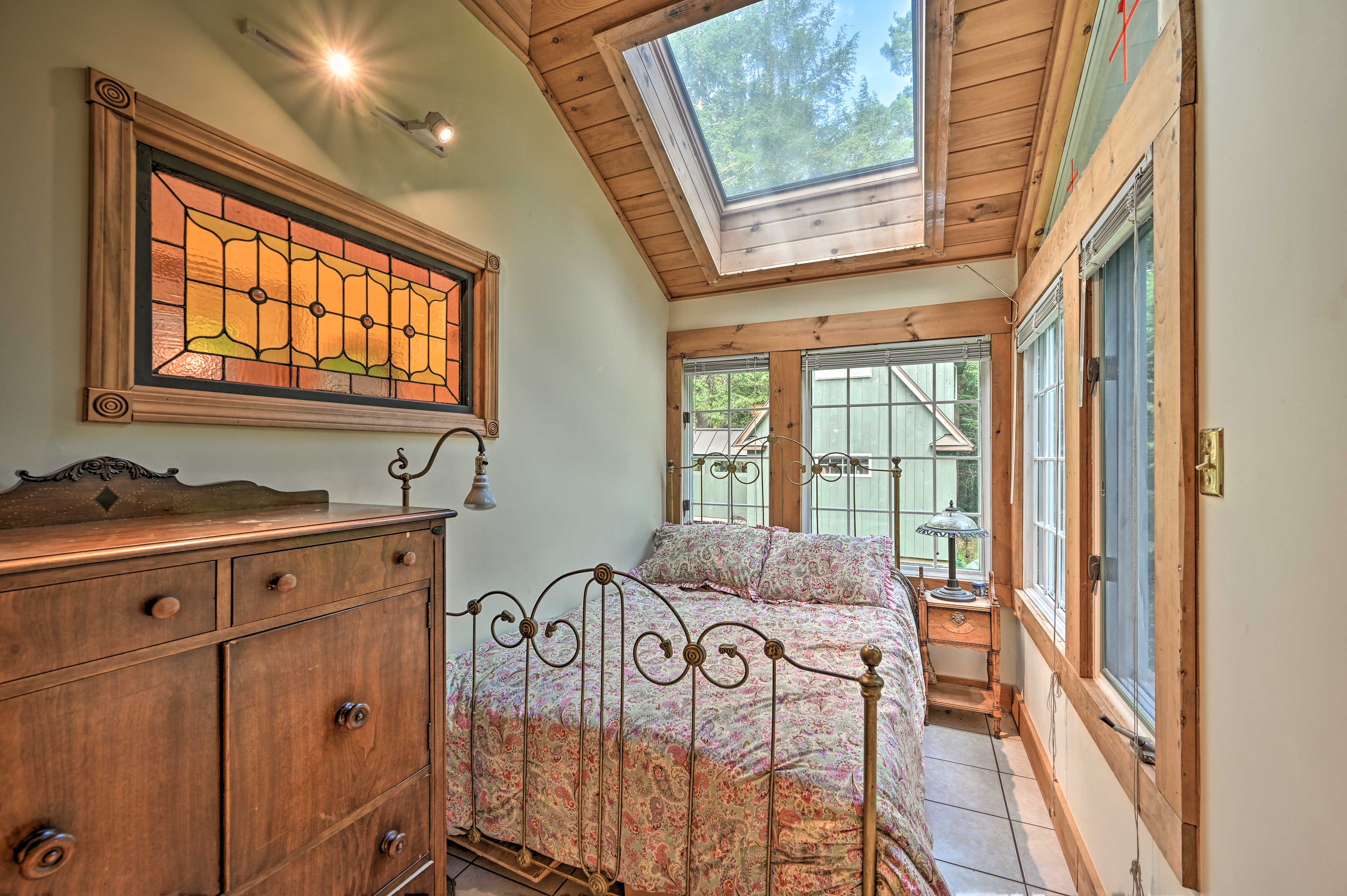 Bedroom 3 | Queen Bed | 1st Floor