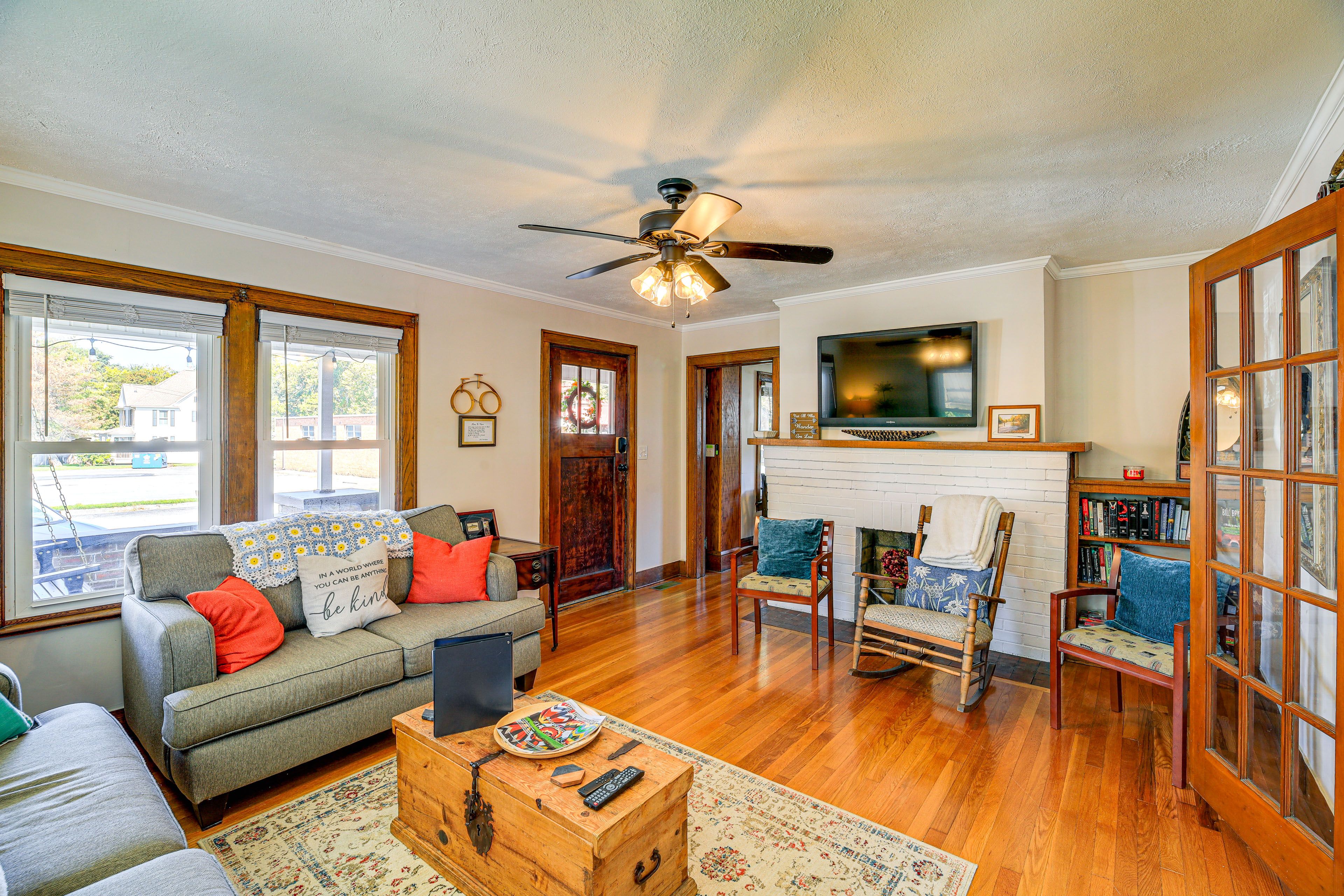 Damascus Vacation Rental | 3BR | 3BA | 2,012 Sq Ft | Stairs Required