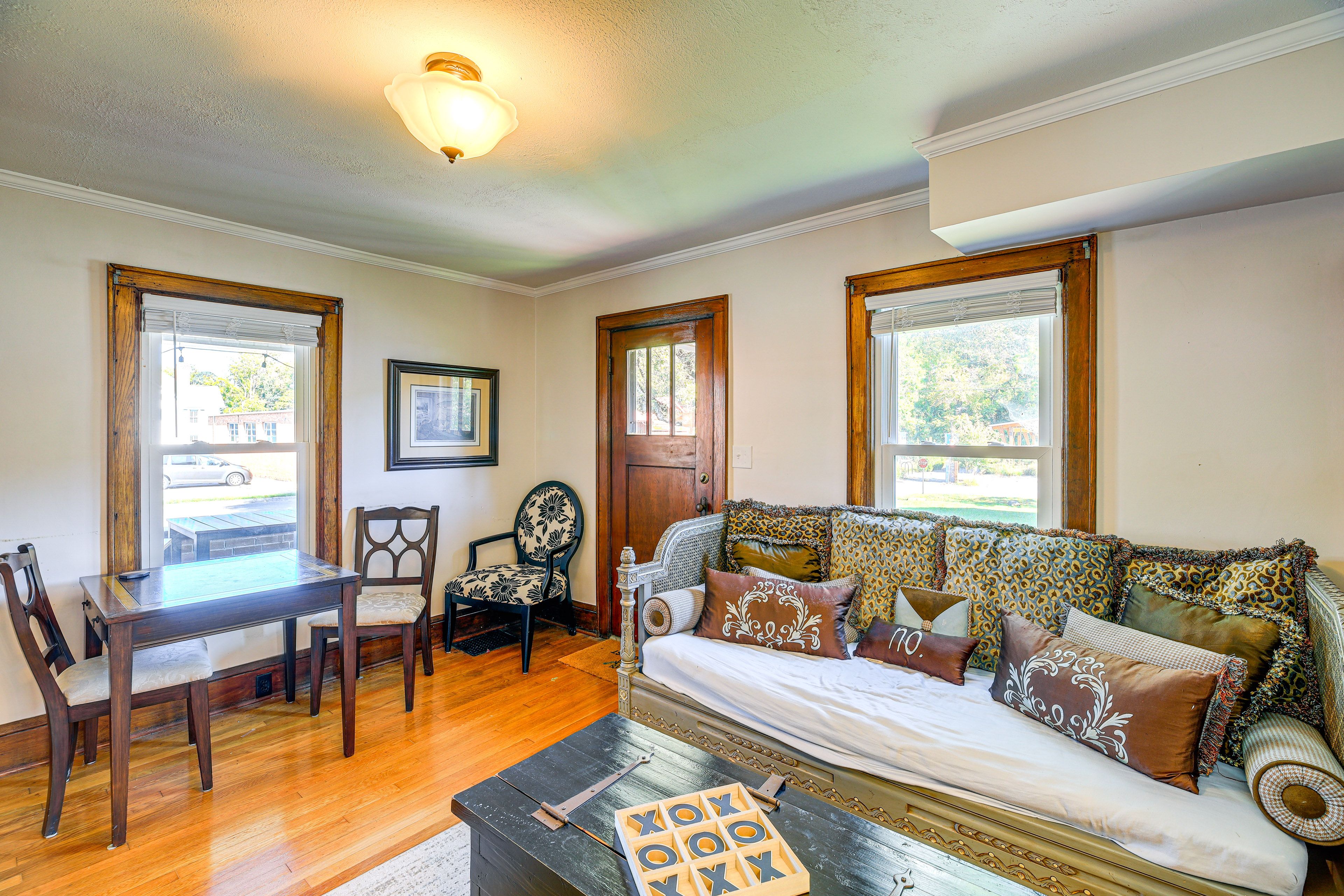 Living Room | Free WiFi | Smart TV | Twin Daybed | 1st Floor