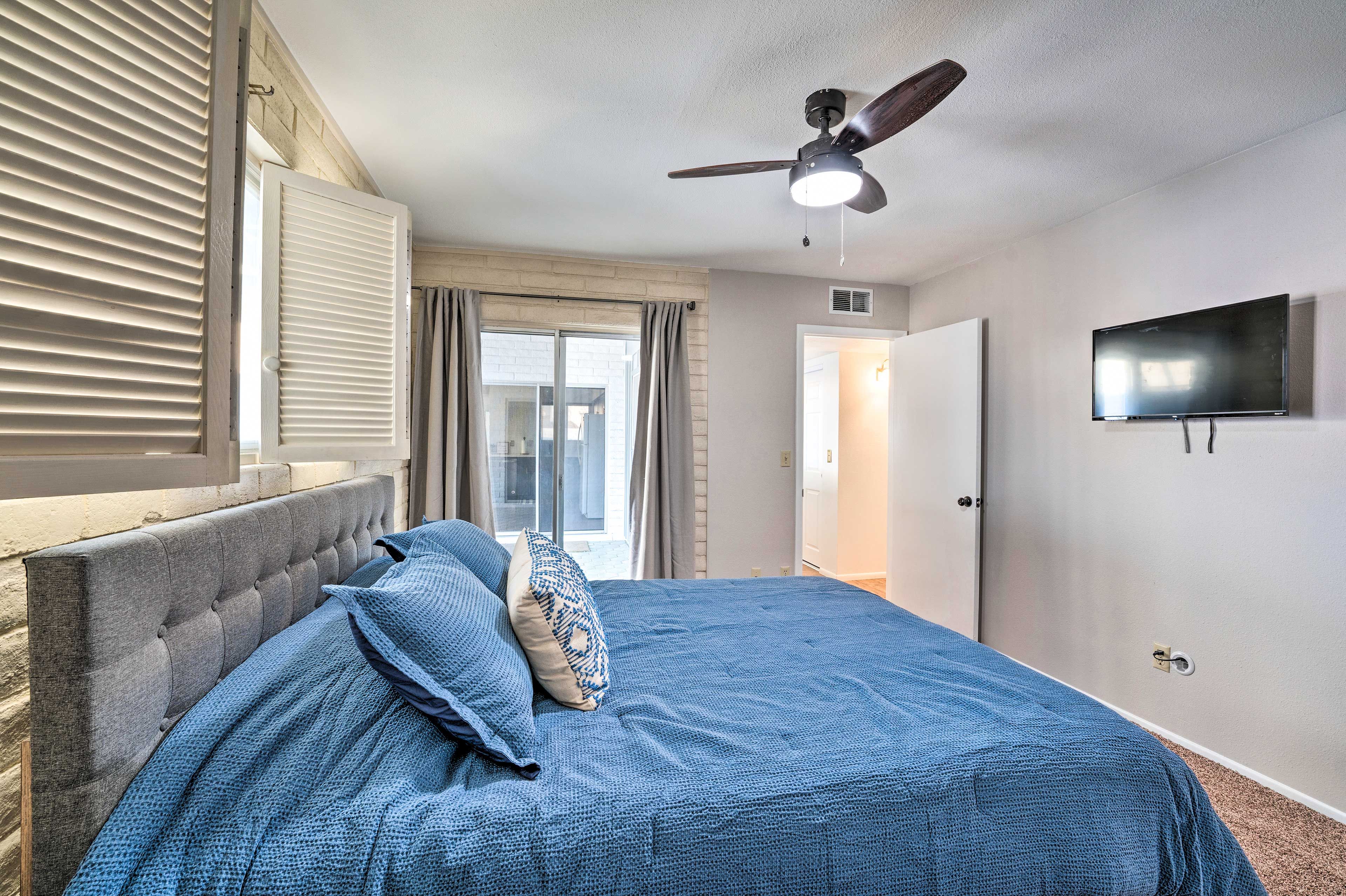 Bedroom 2 | Queen Bed | Smart TV