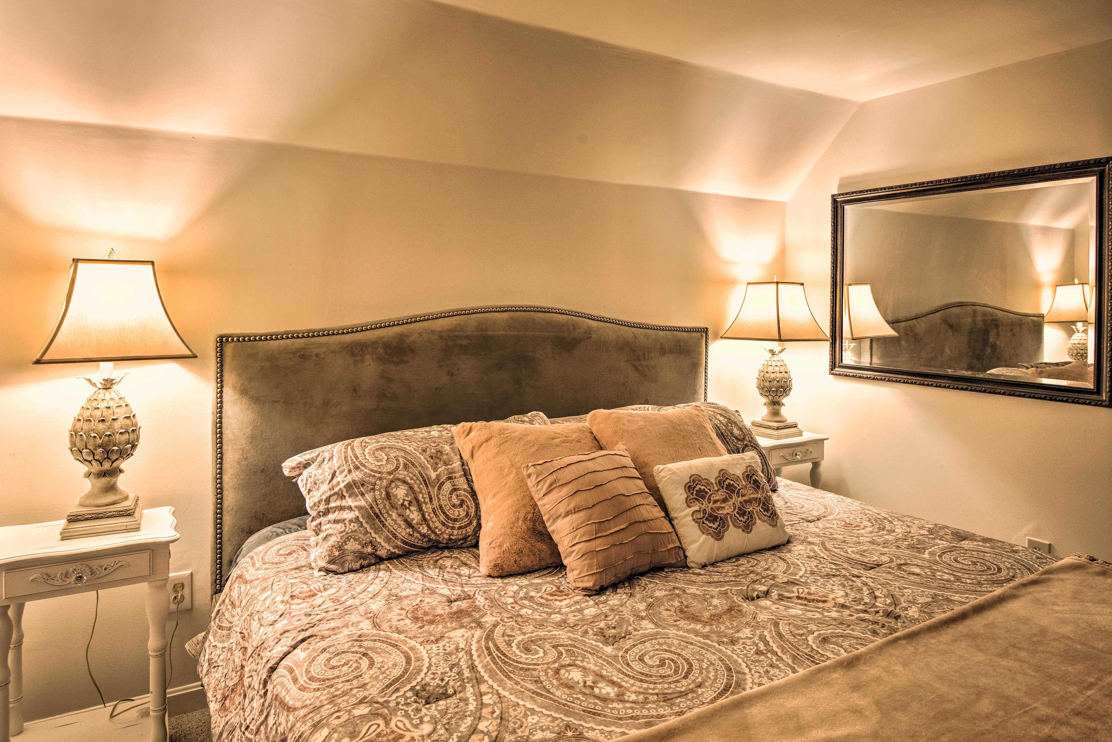 Bedroom 1 | King Bed | Upper Level | Linens Provided