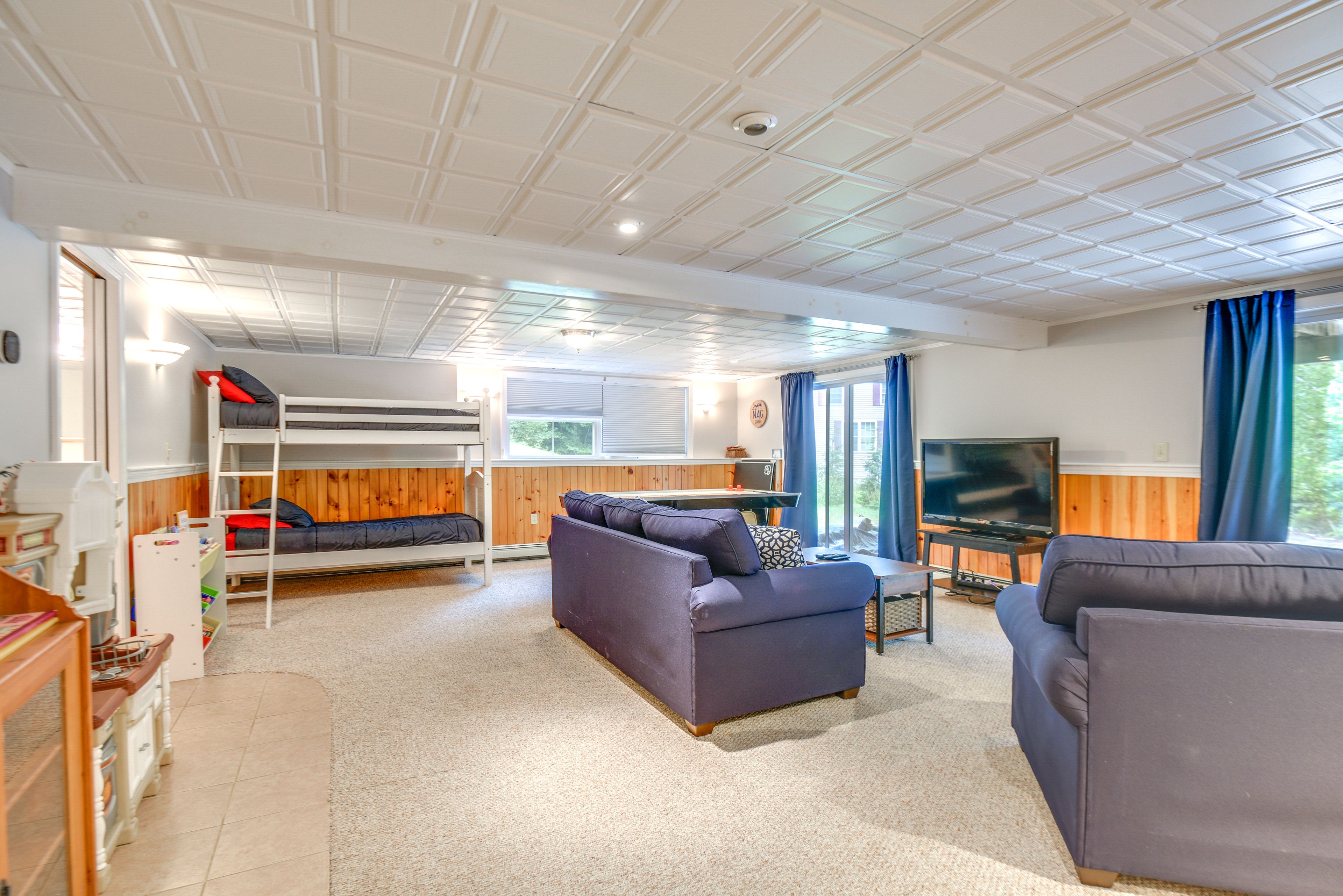 Game Room | Lower Level | Queen Sleeper Sofa | Twin/Full Bunk Bed | Smart TV