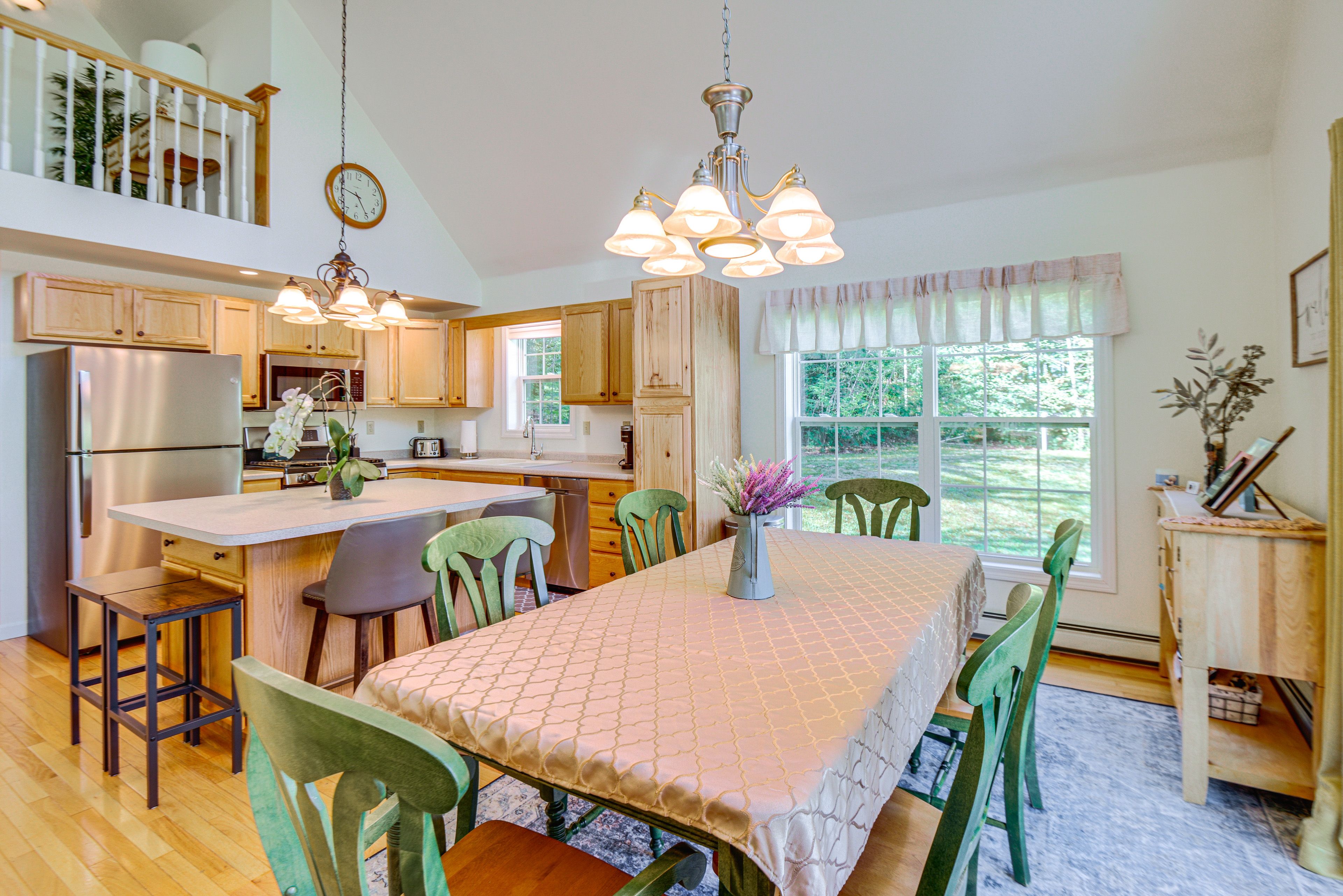 Dining Area | Main Level | Dishware/Flatware Provided | High Chair
