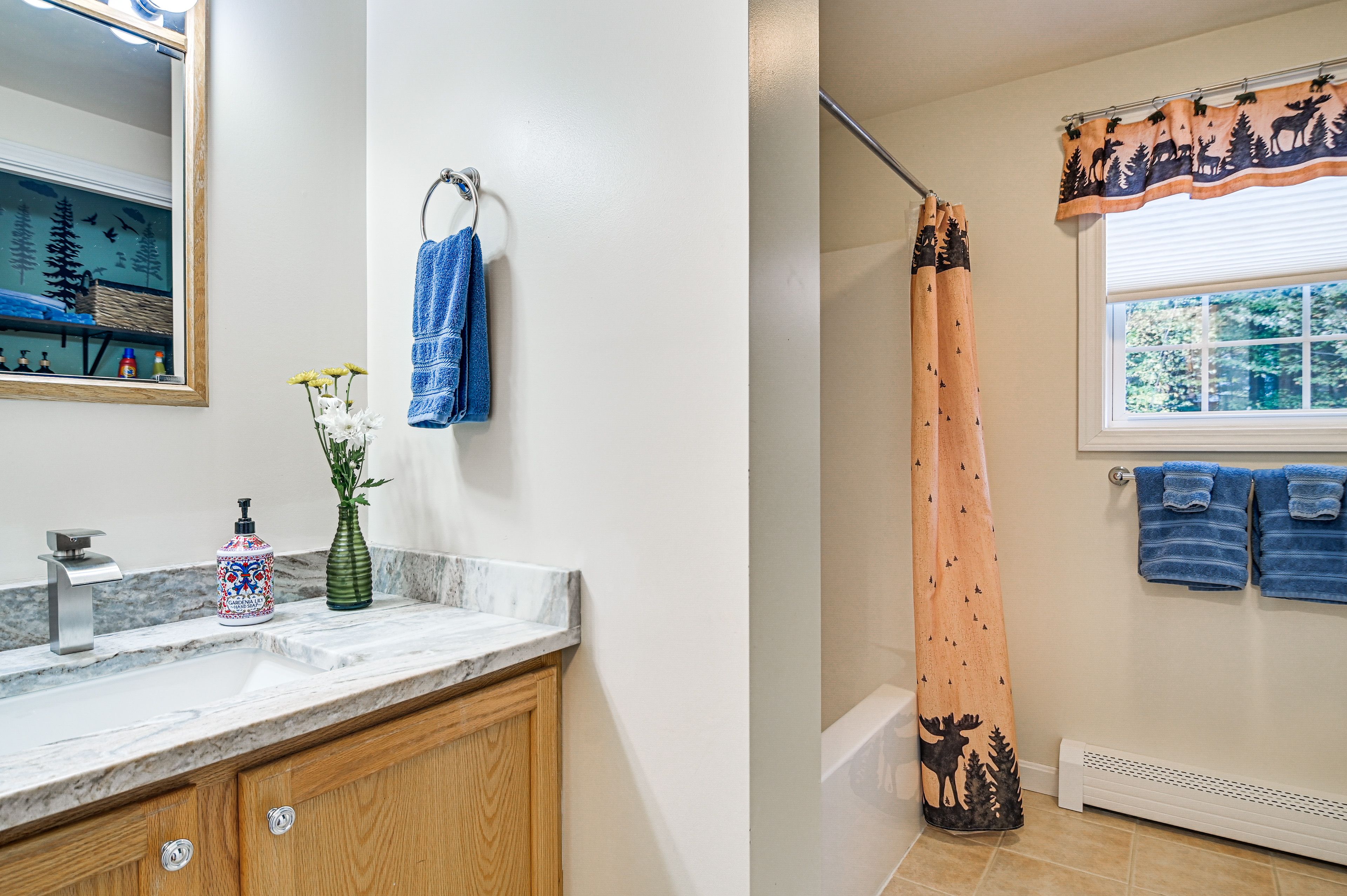 Full Bathroom | Main Level | Towels Provided