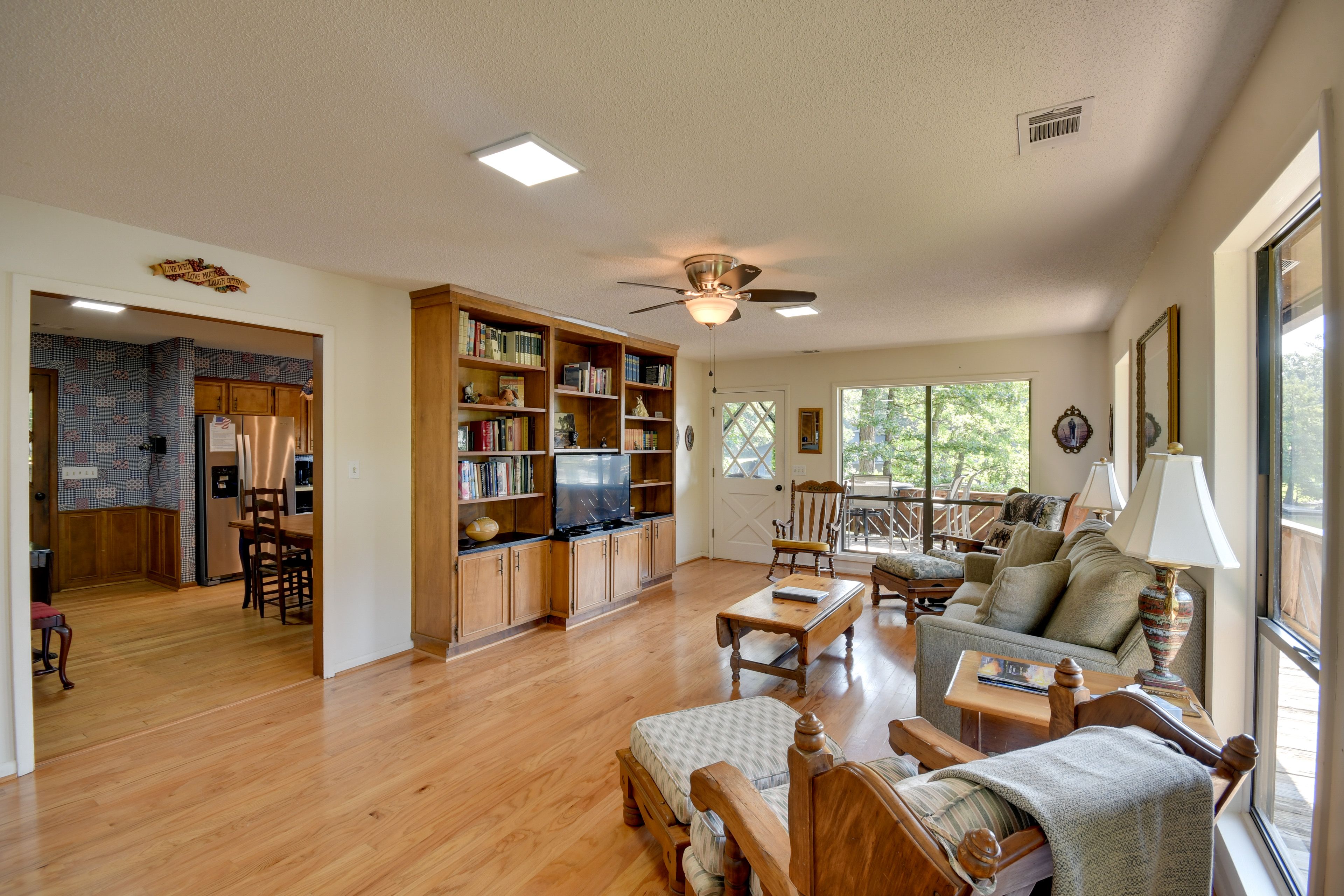 Living Room | Sleeper Sofa | Smart TV
