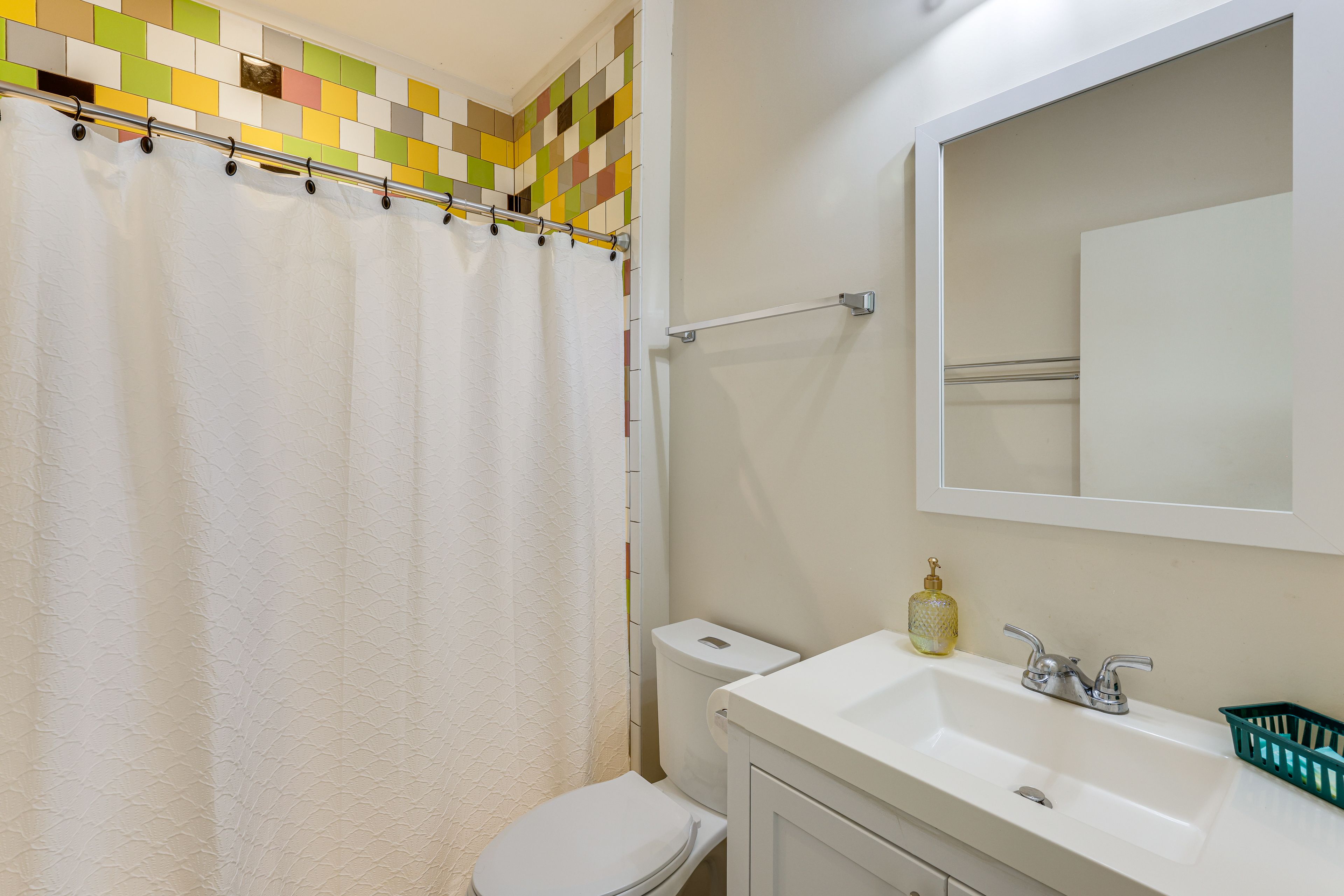 Full Bathroom | Complimentary Toiletries