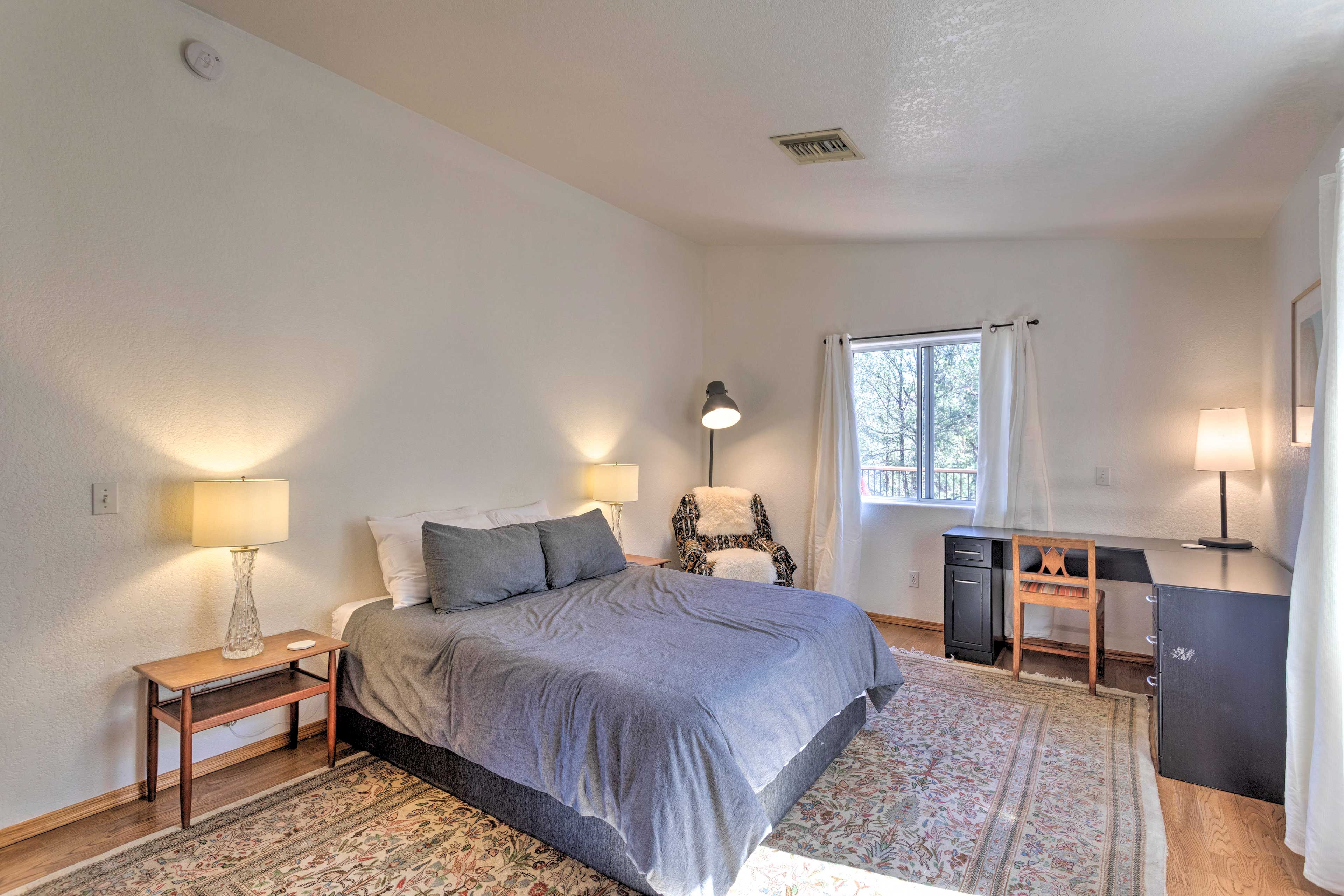 Bedroom 1 | Queen Bed | En-Suite | Main Floor
