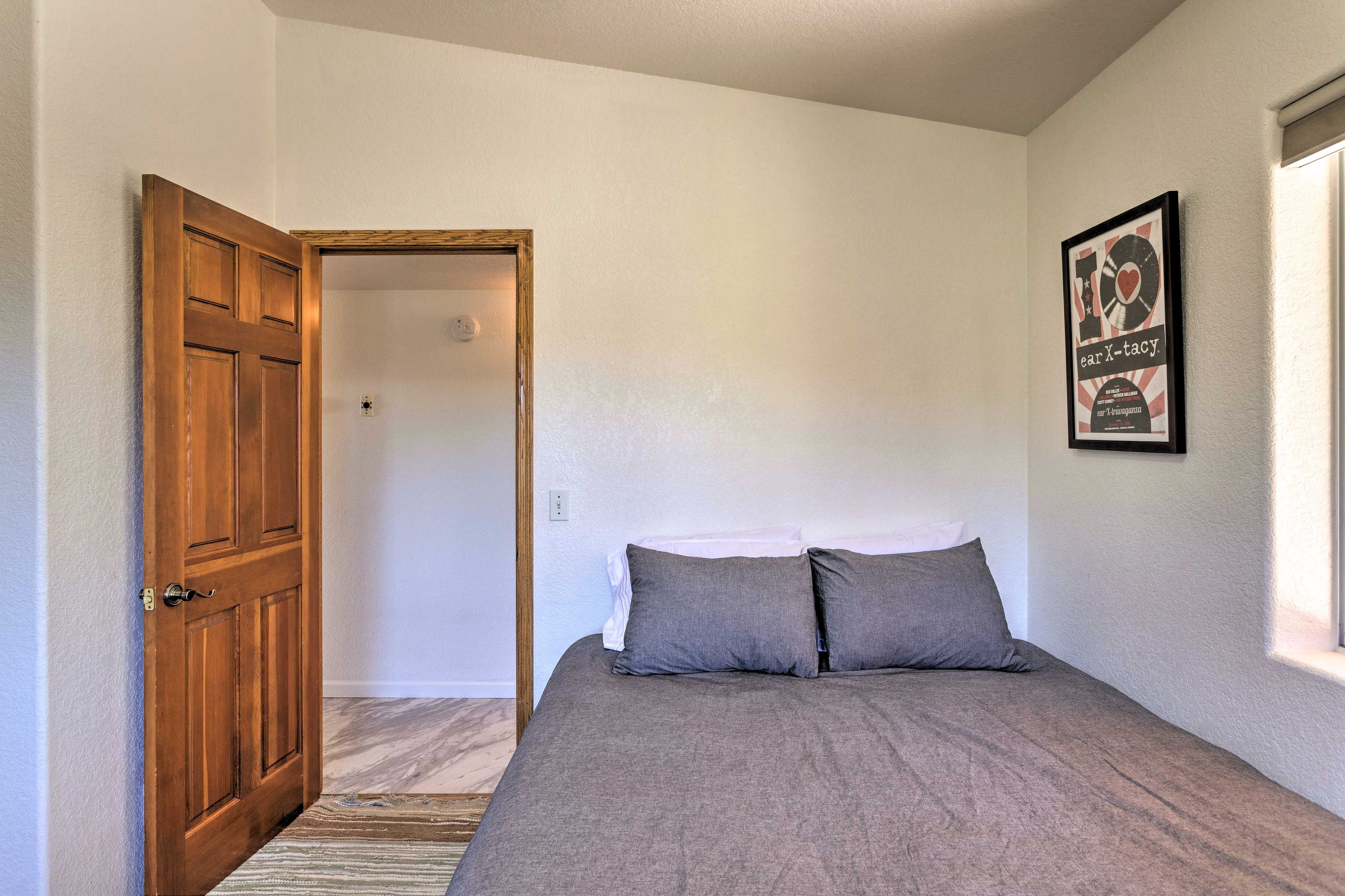 Bedroom 2 | Queen Bed