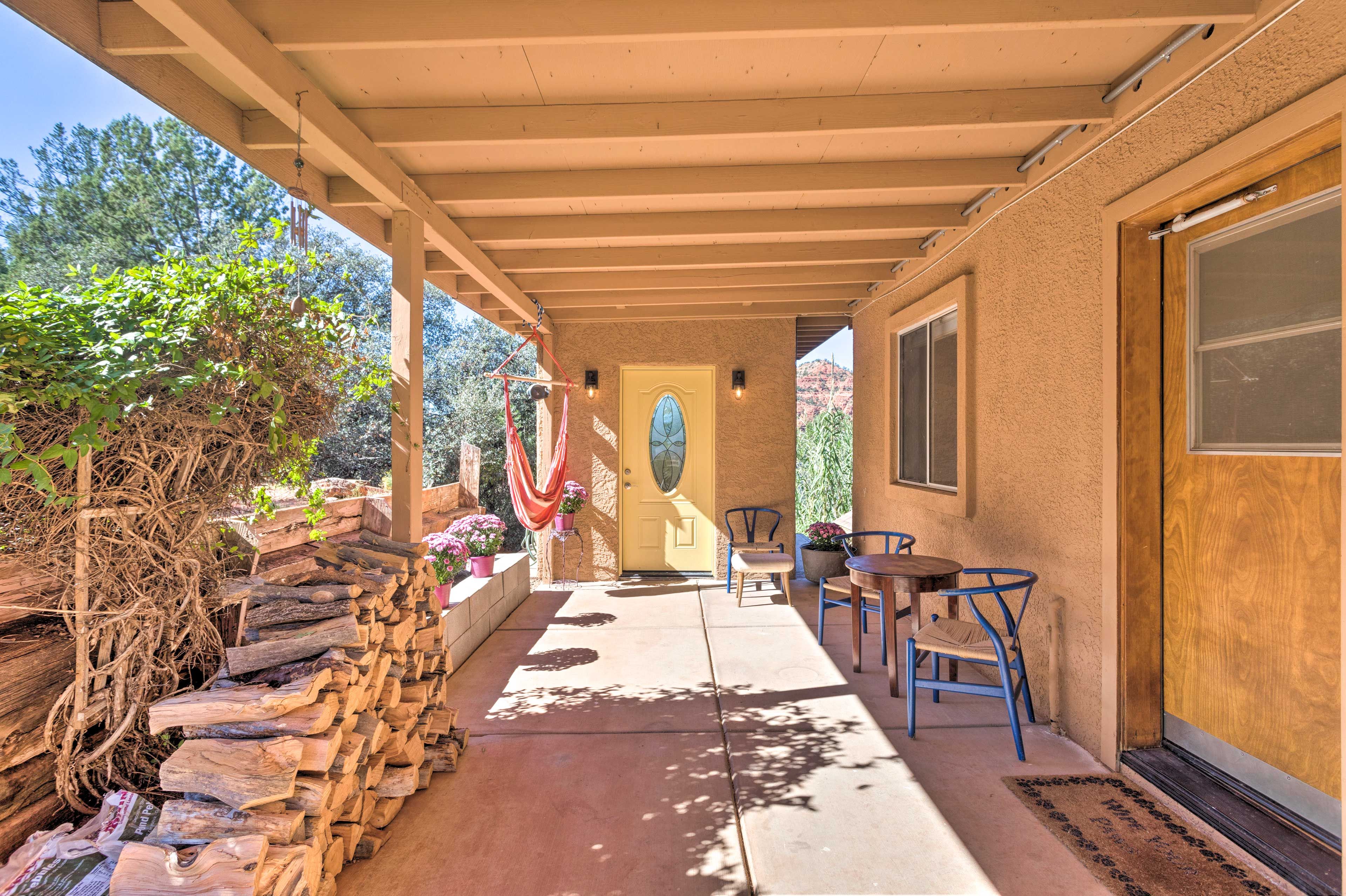 Front Porch w/ Seating