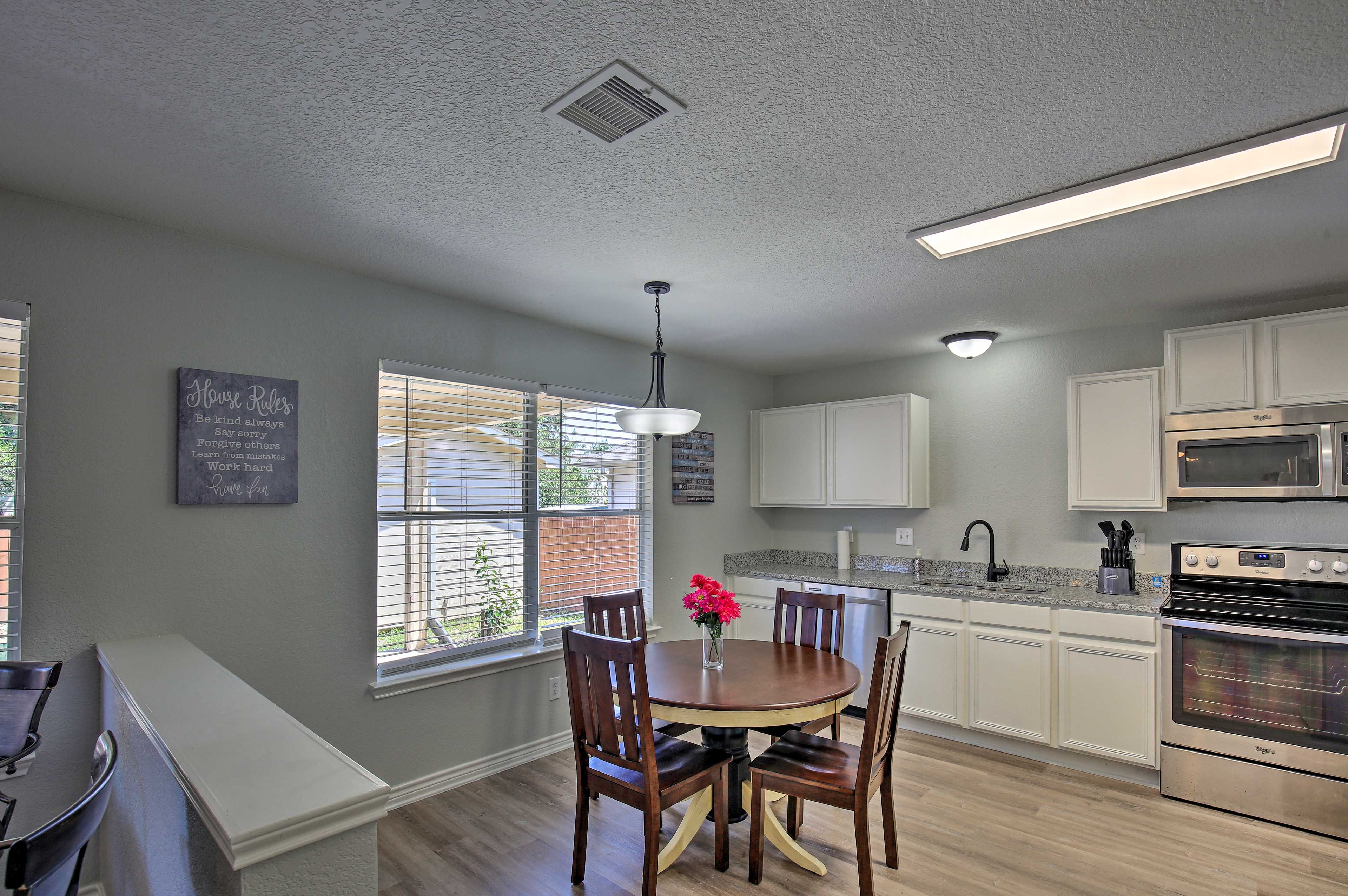 Fully Equipped Kitchen | Main Floor