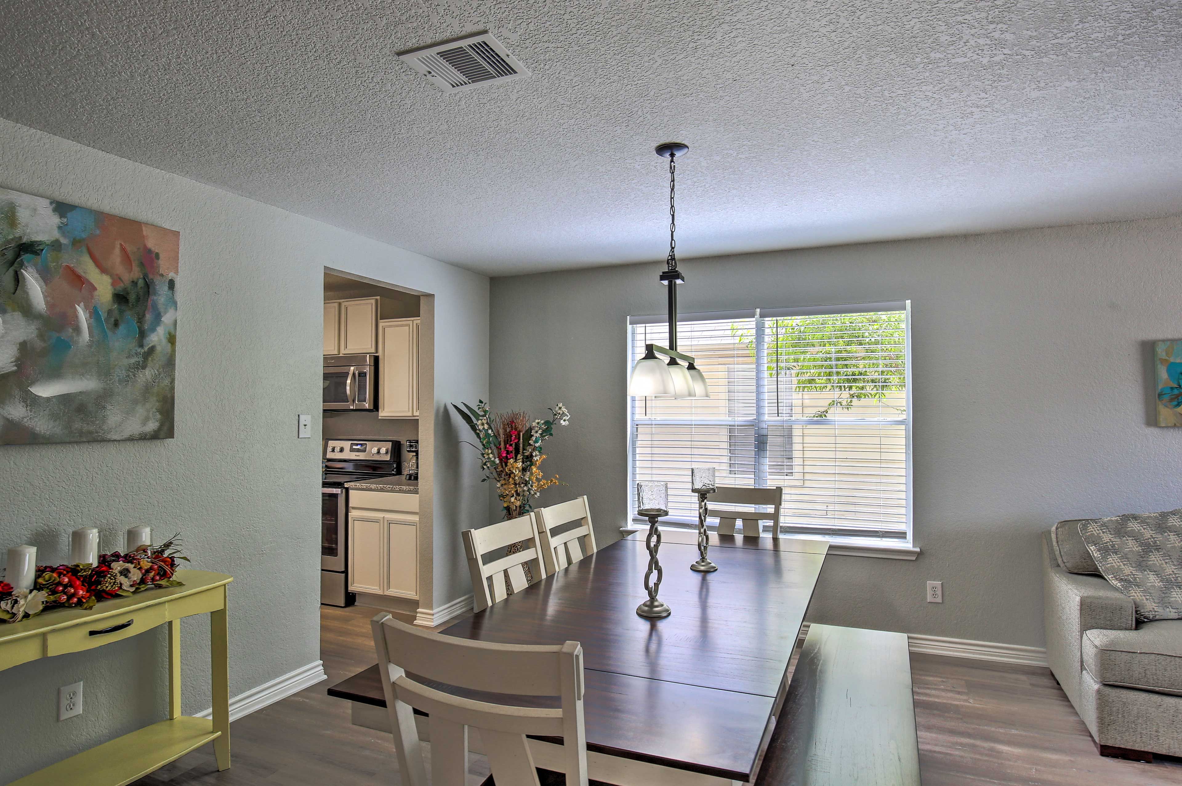 Main Living Area | Dishware & Flatware Provided