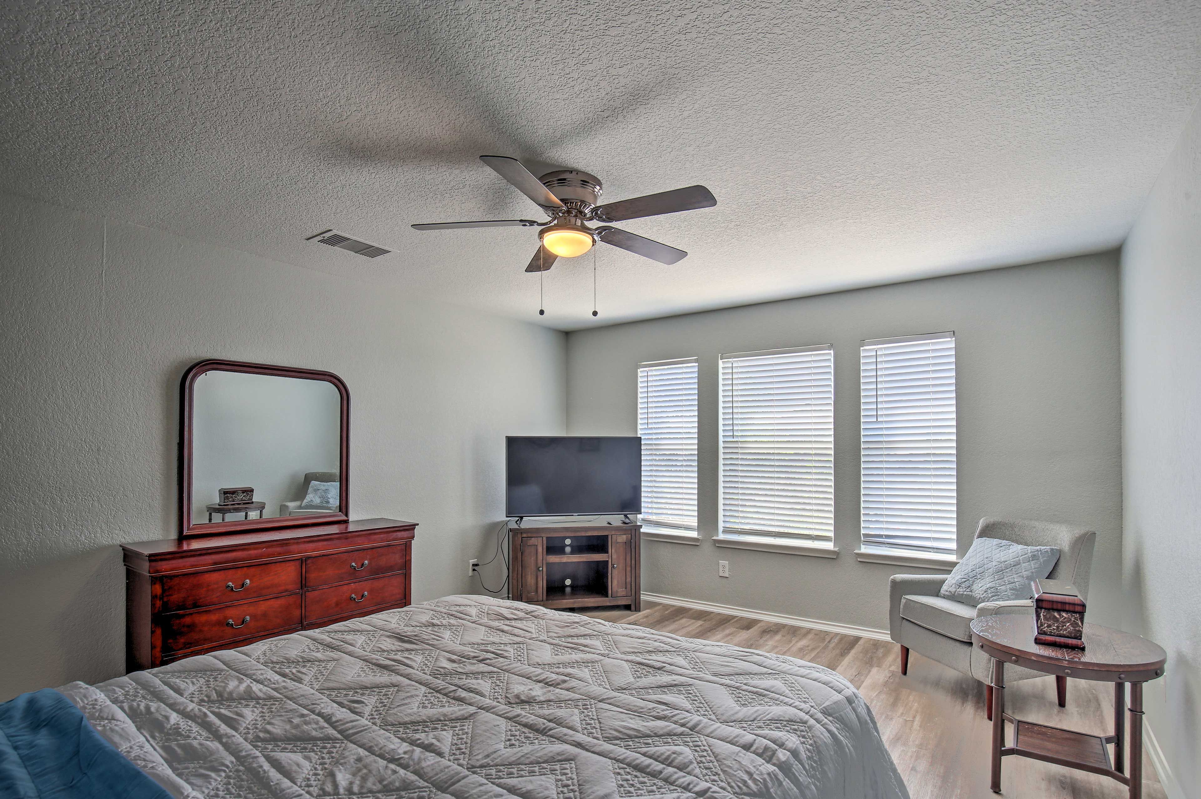 Bedroom 1 | Smart TV