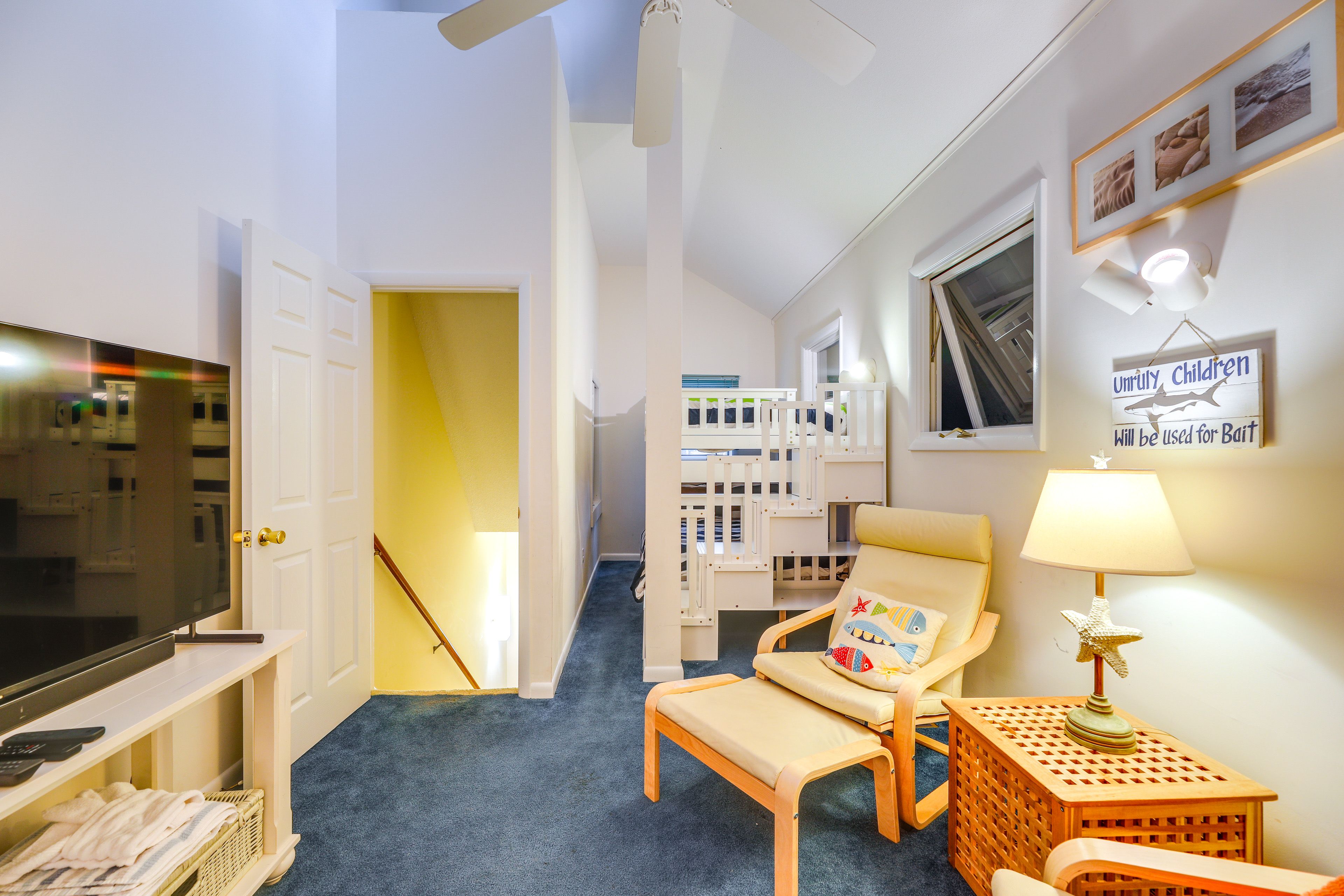 Sitting Area | Full Bunk Bed | Smart TV