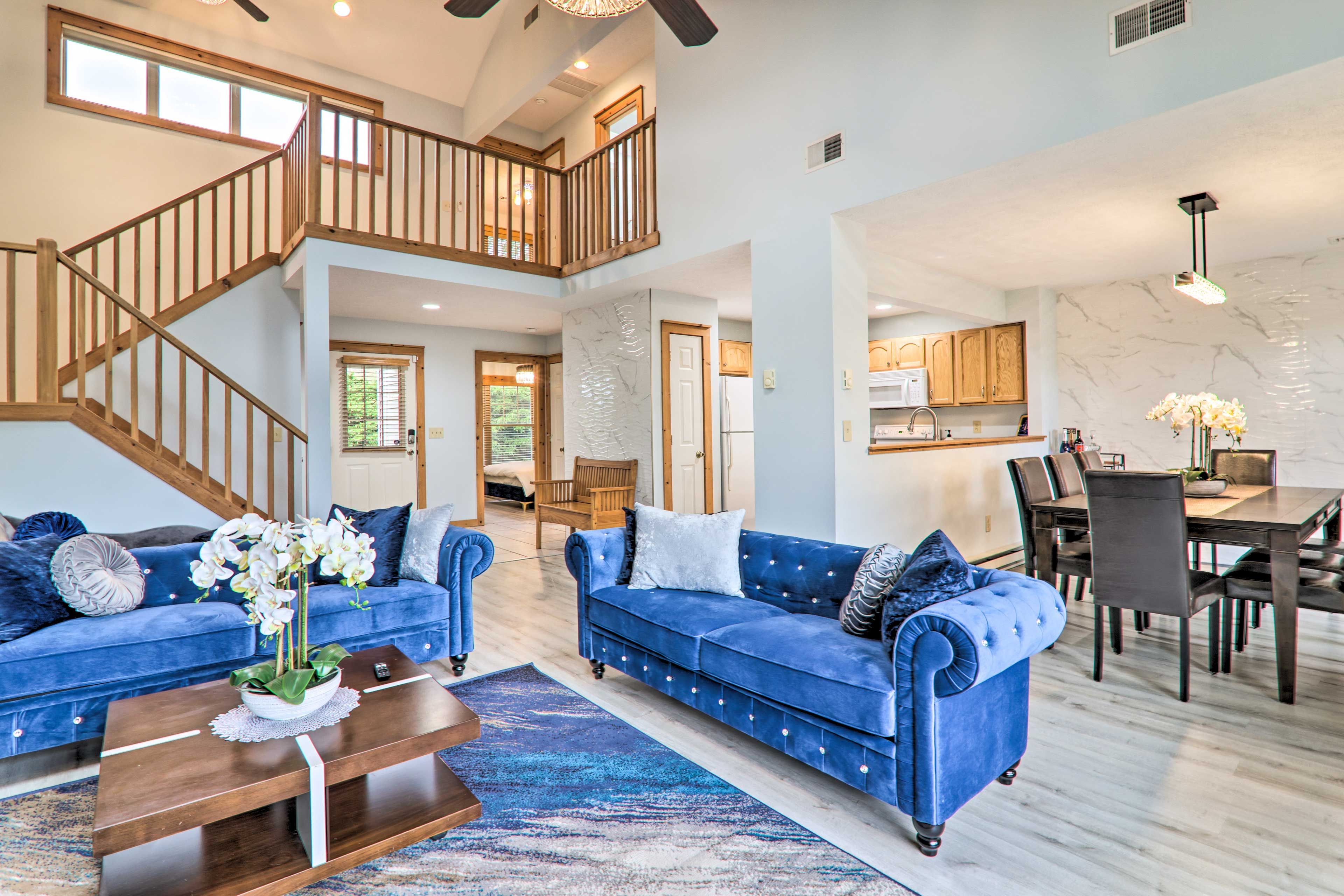 Living Room | Free WiFi | Smart TV | Wood-Burning Fireplace