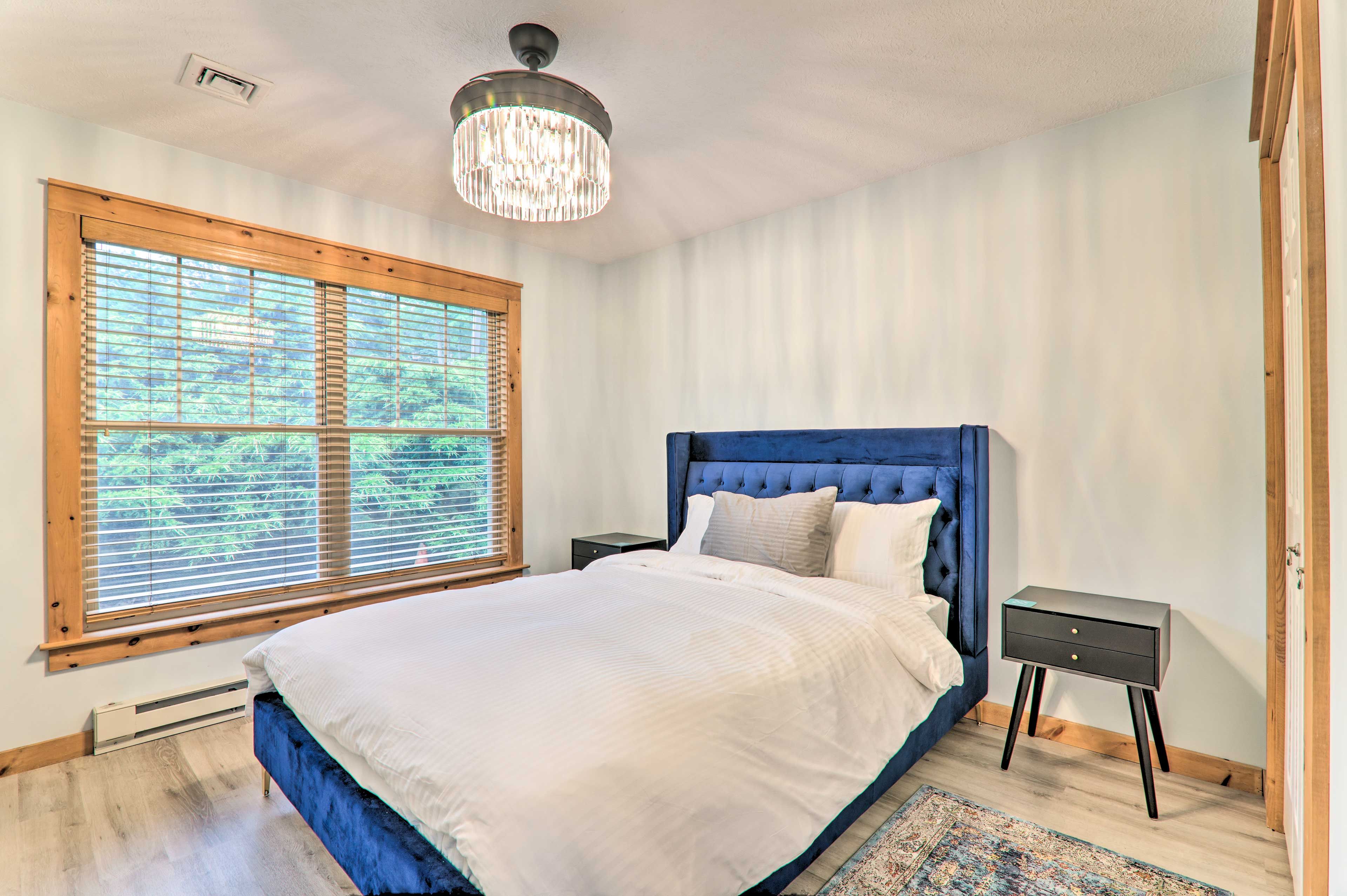 Bedroom 3 | Main Floor | Queen Bed