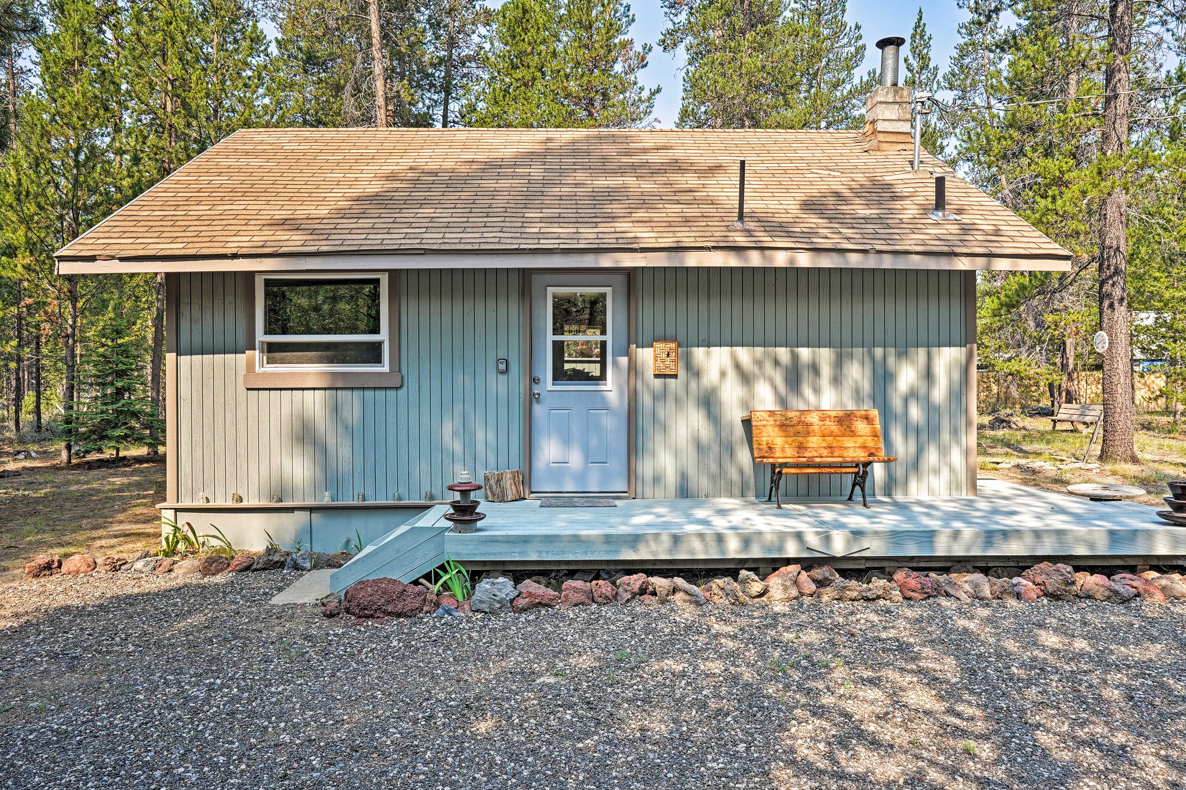Cabin Exterior | 2 Small Steps Required