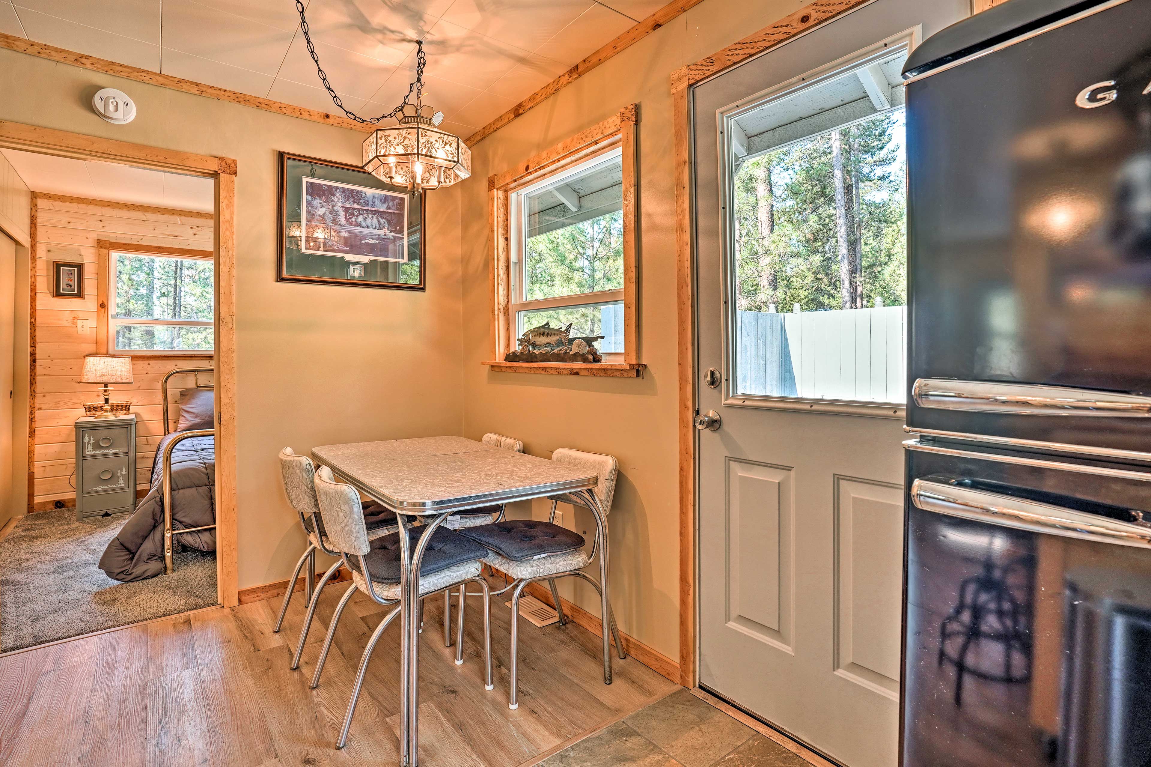 Dining Area | Dishware & Flatware Provided
