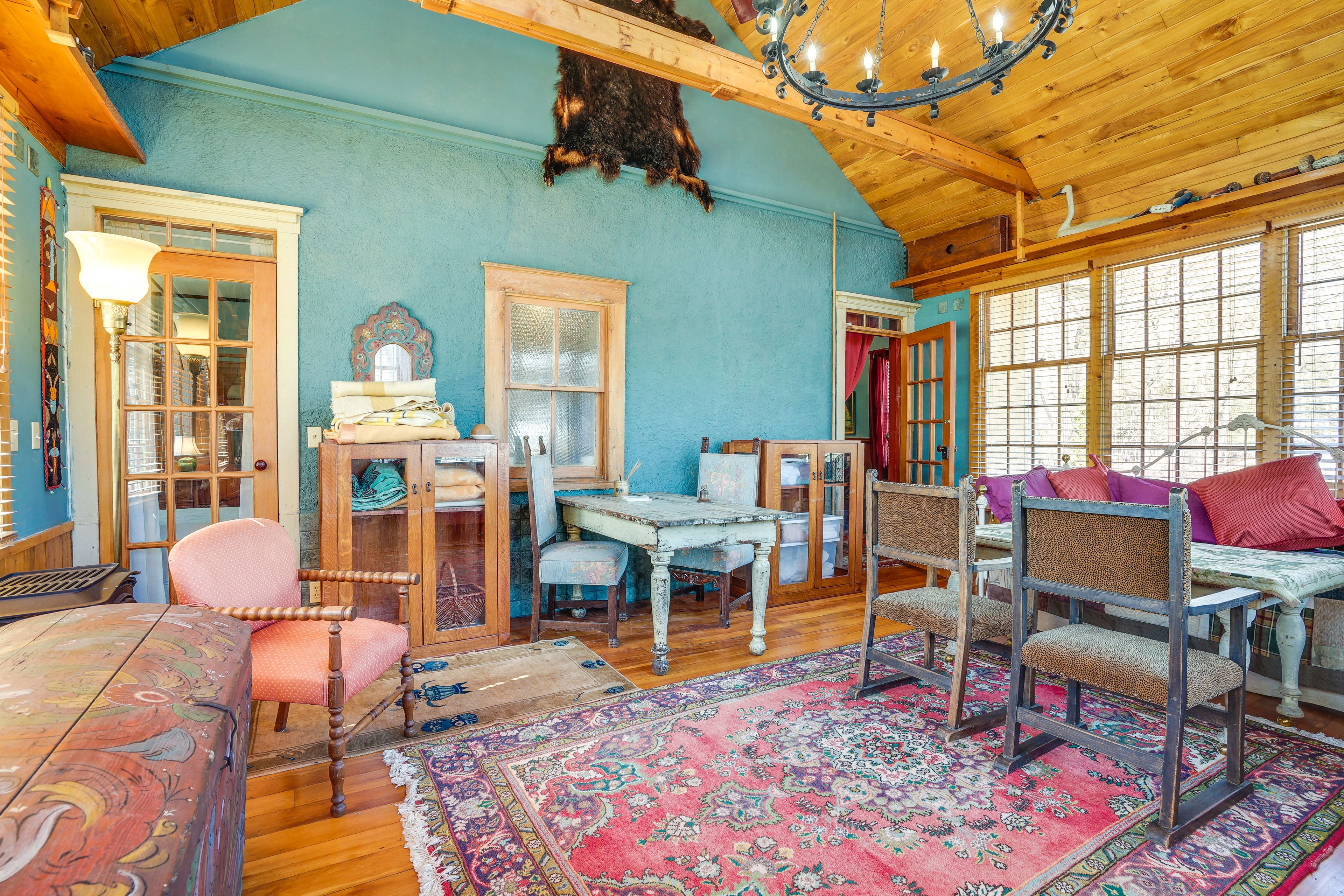 3-Season Porch | 2 Daybeds