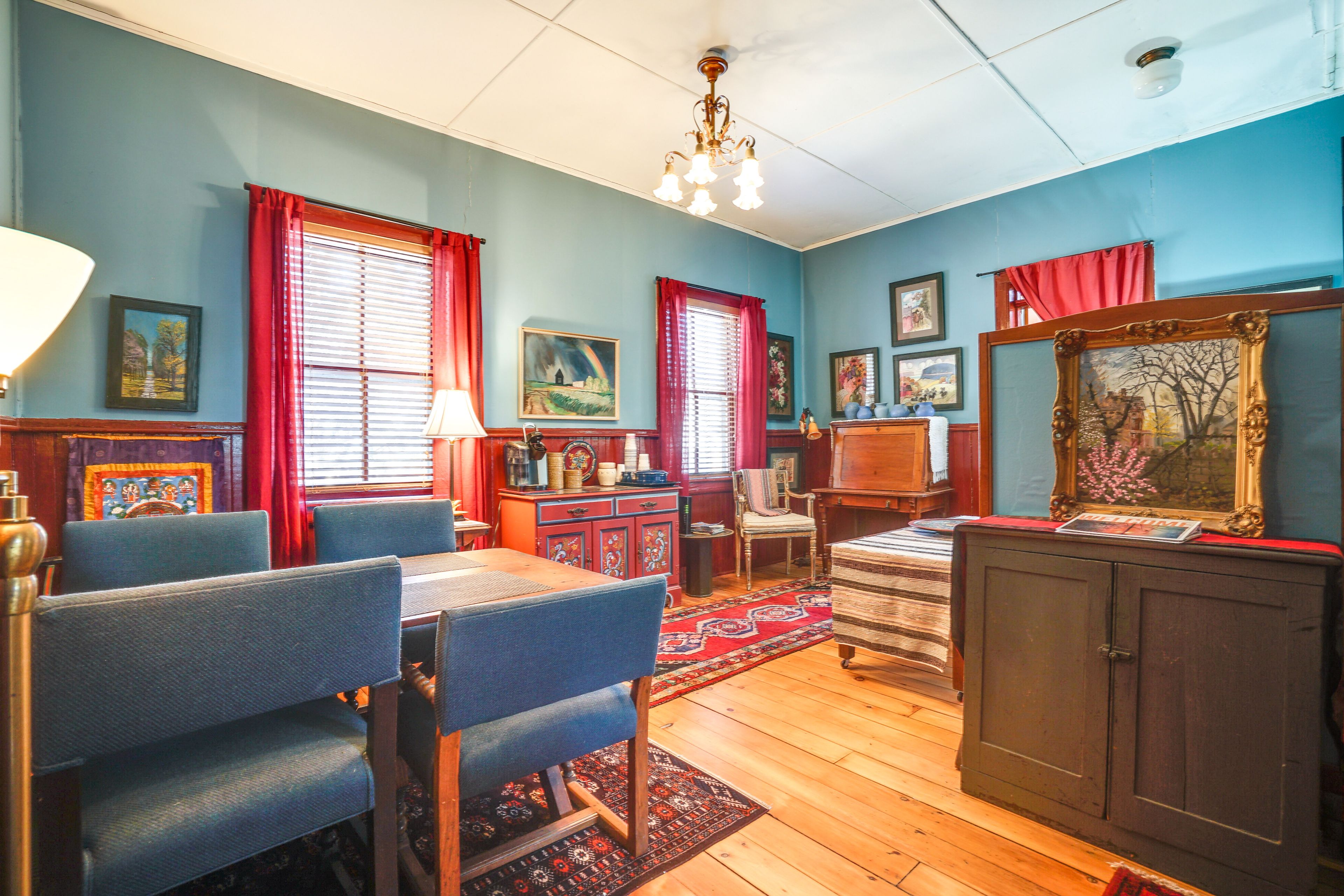 Dining Area | Dishes & Flatware Provided