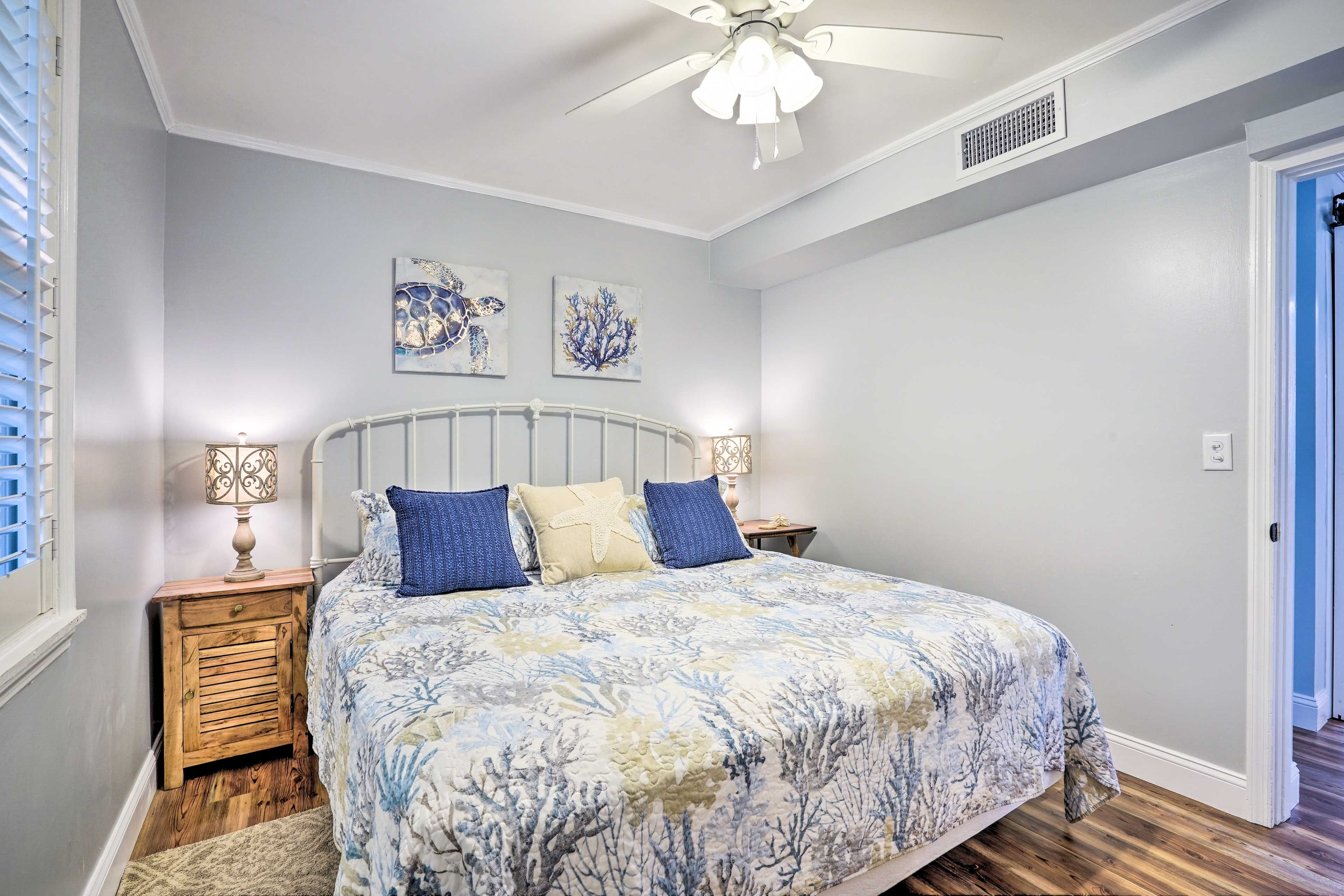 Bedroom 1 | King Bed
