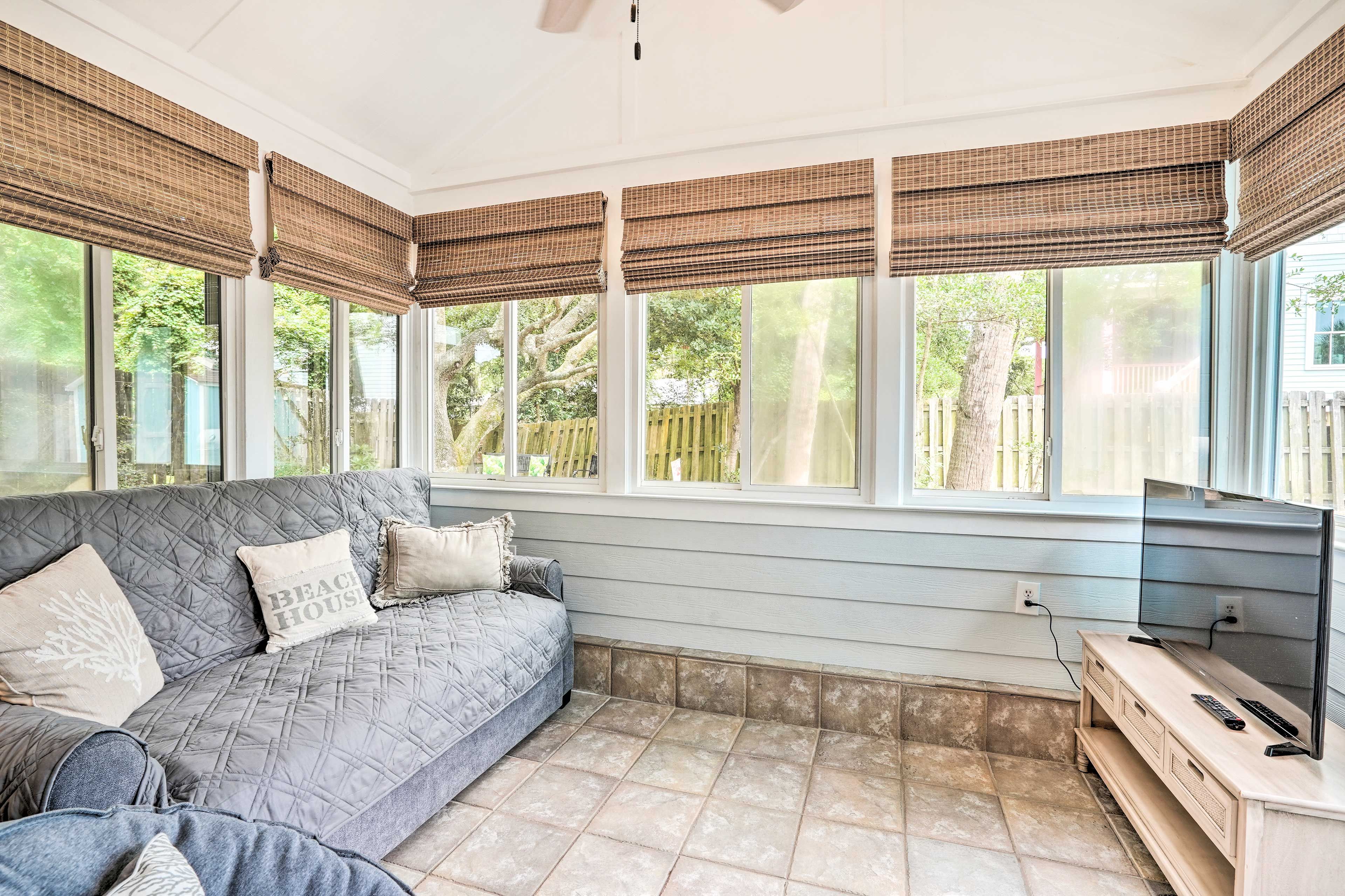 Back Porch | Smart TV w/ Cable | Sleeper Sofa