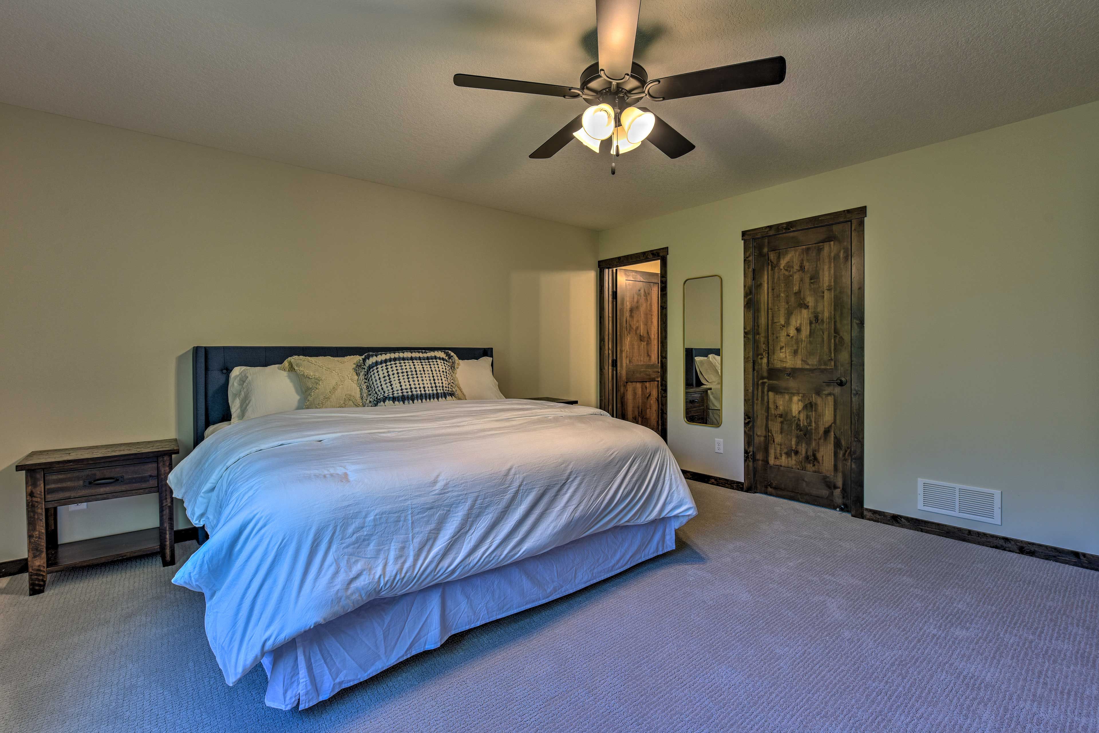 Bedroom 1 | King Bed