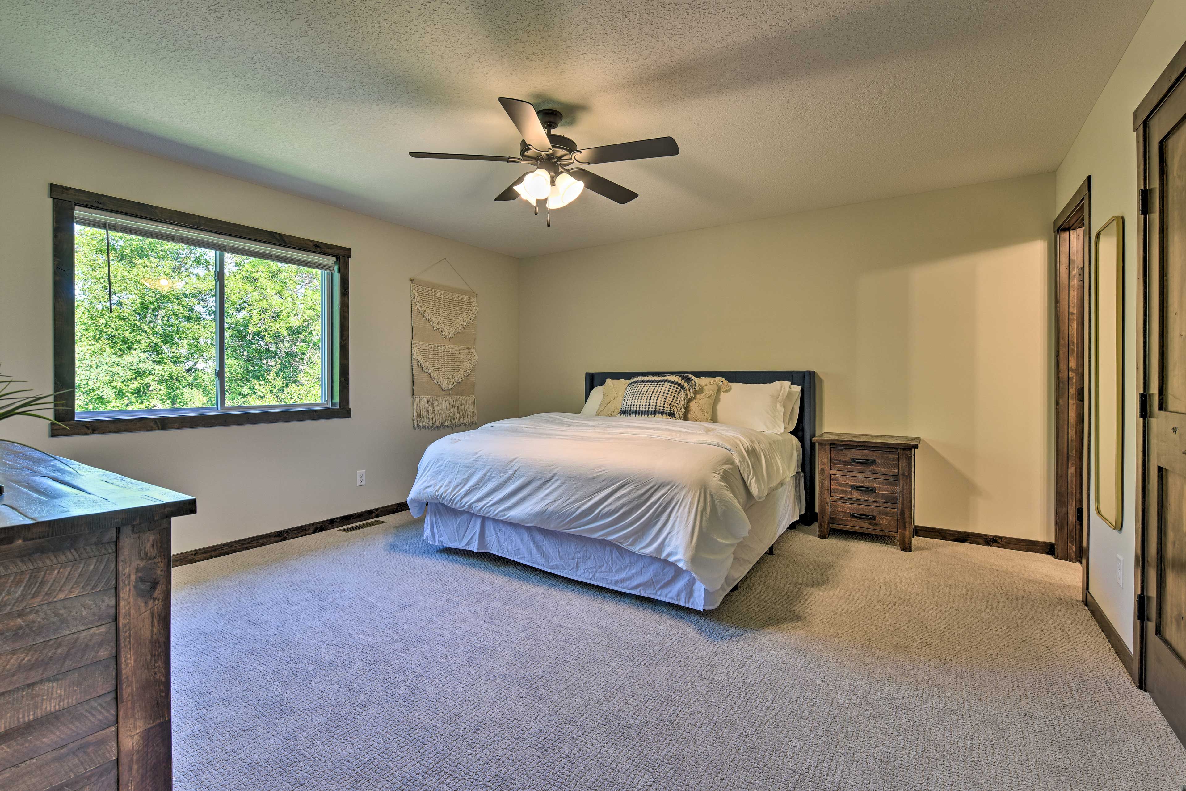 Bedroom 1 | King Bed