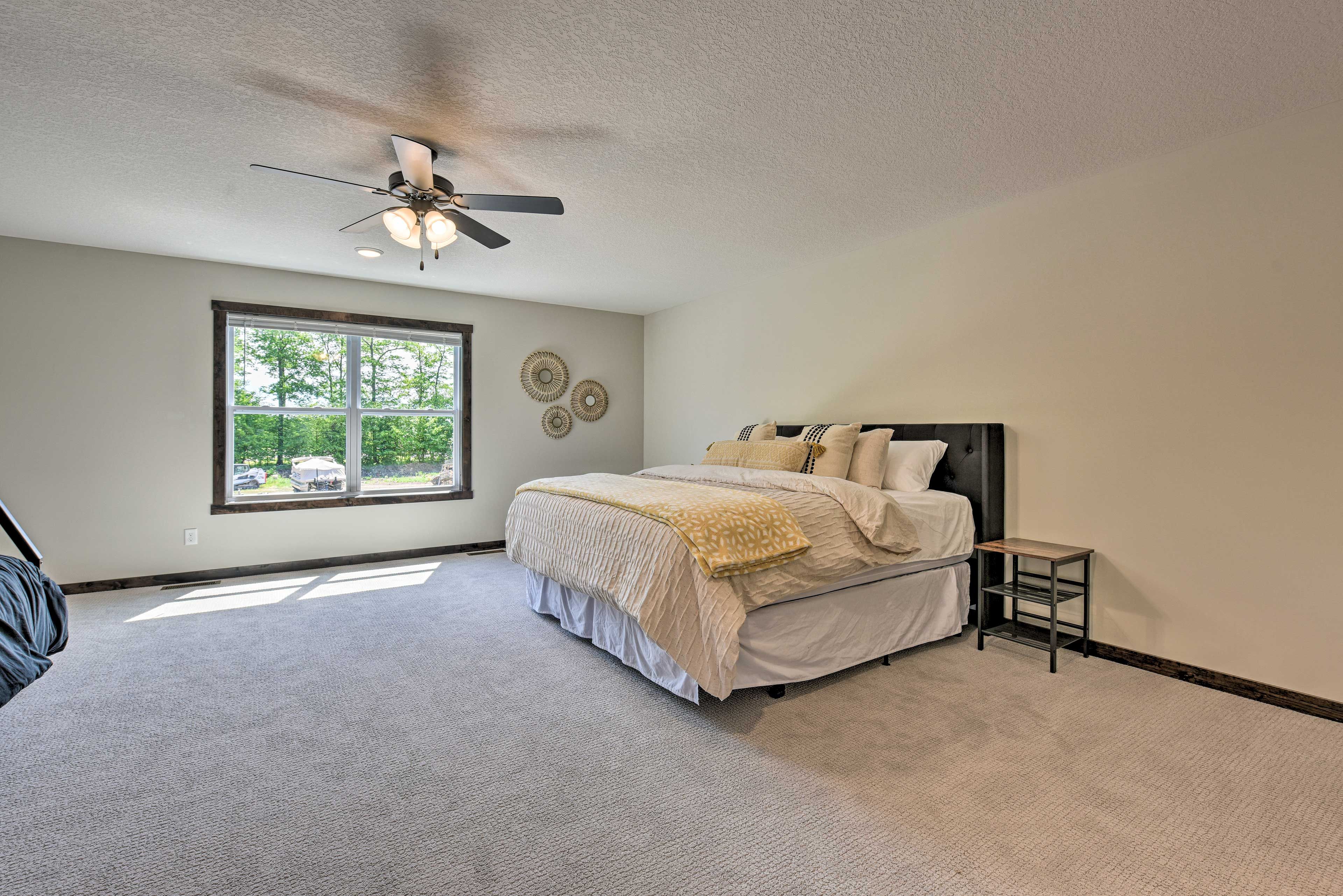 Bedroom 3 | King Bed | Twin/Full Bunk Bed