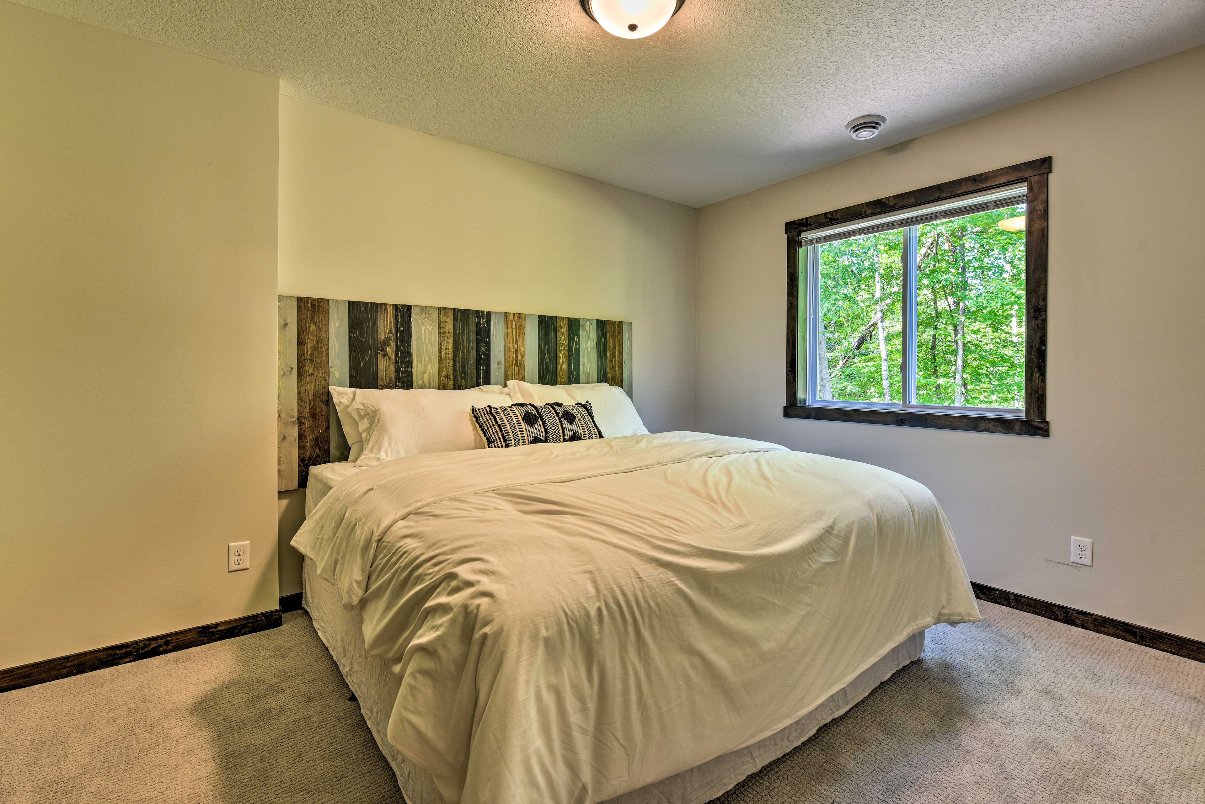 Bedroom 4 | King Bed