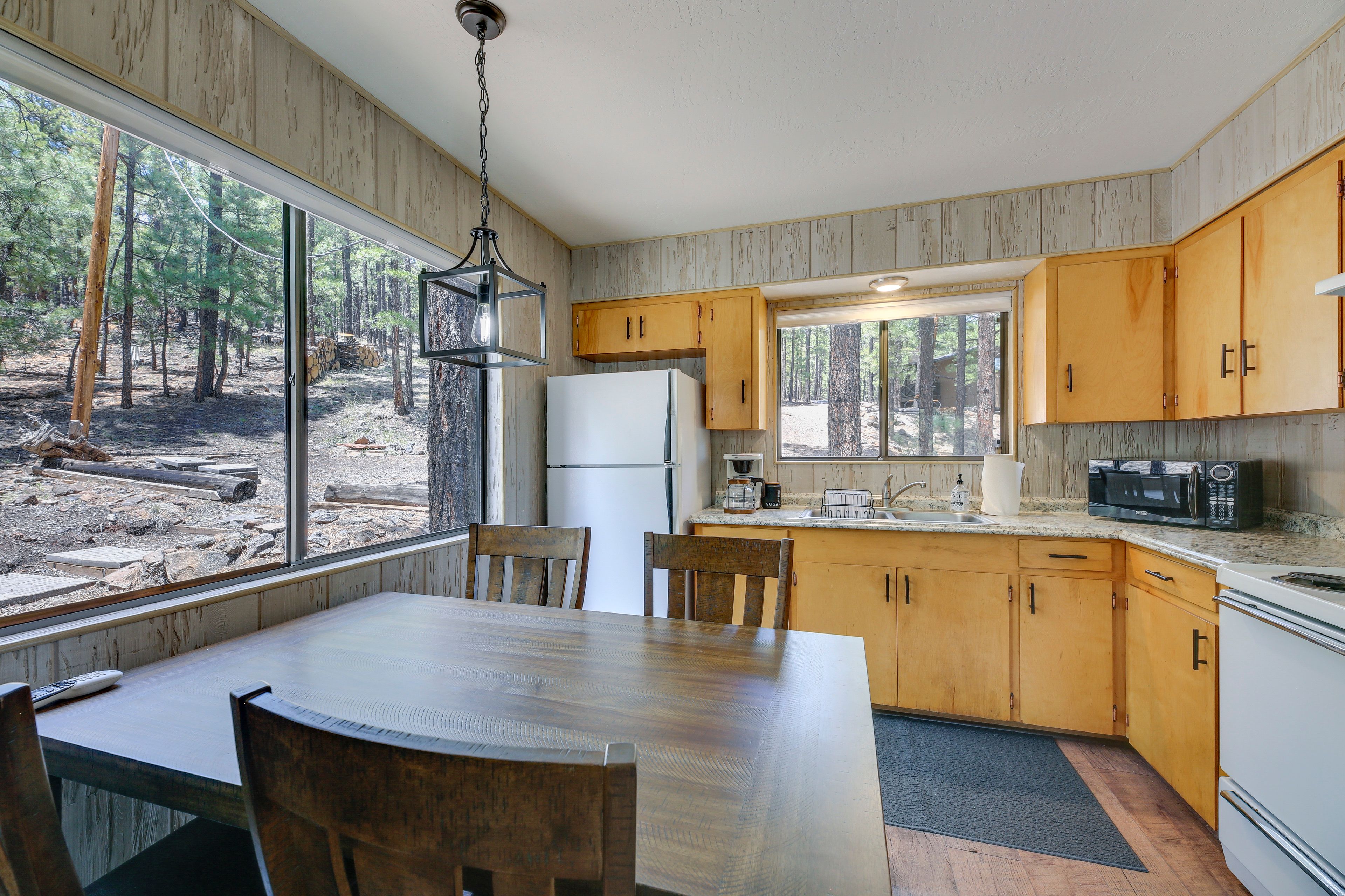 Dining Area | Dishware Provided