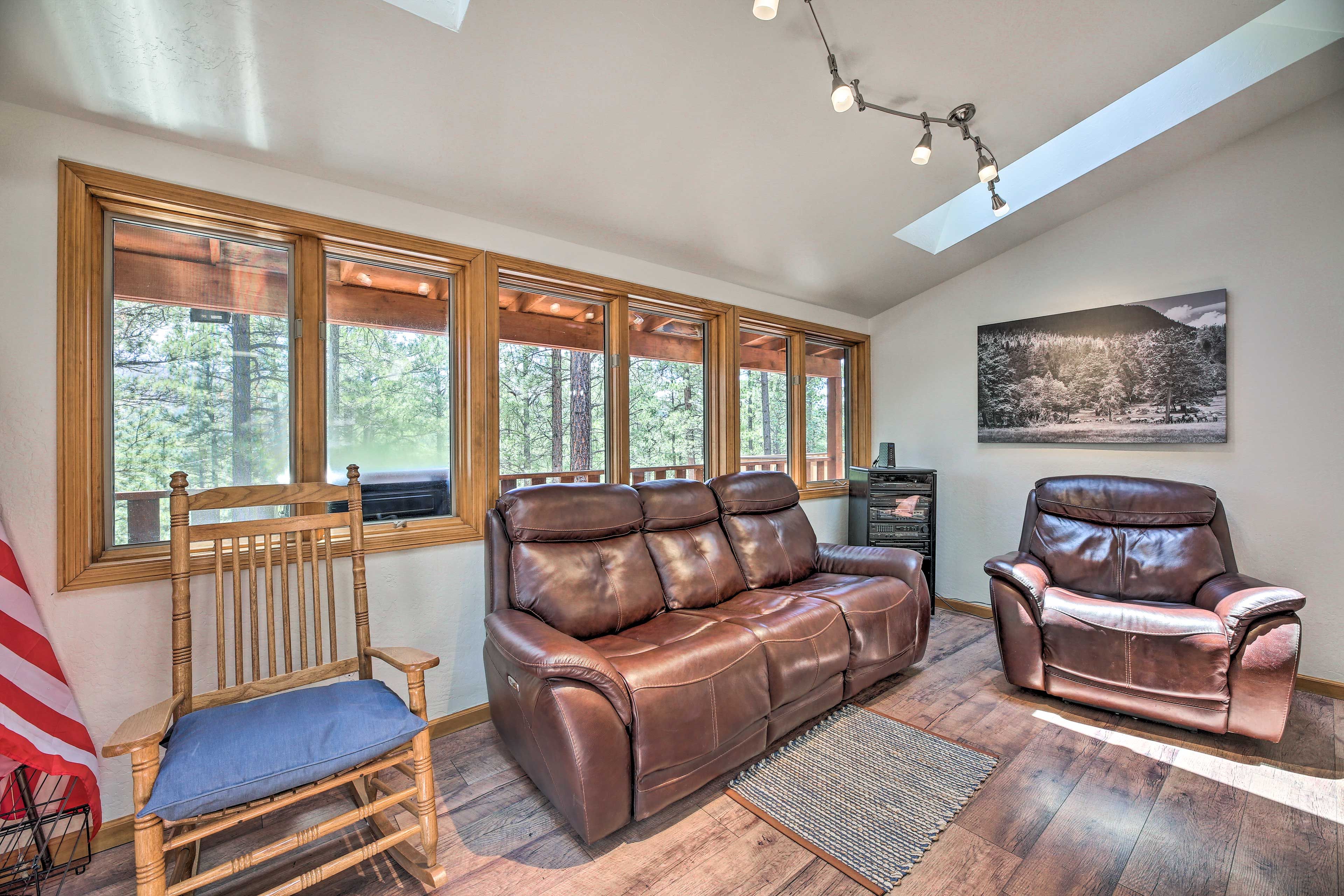 Living Room | Free WiFi (Weak Speeds - 4 Mbps)