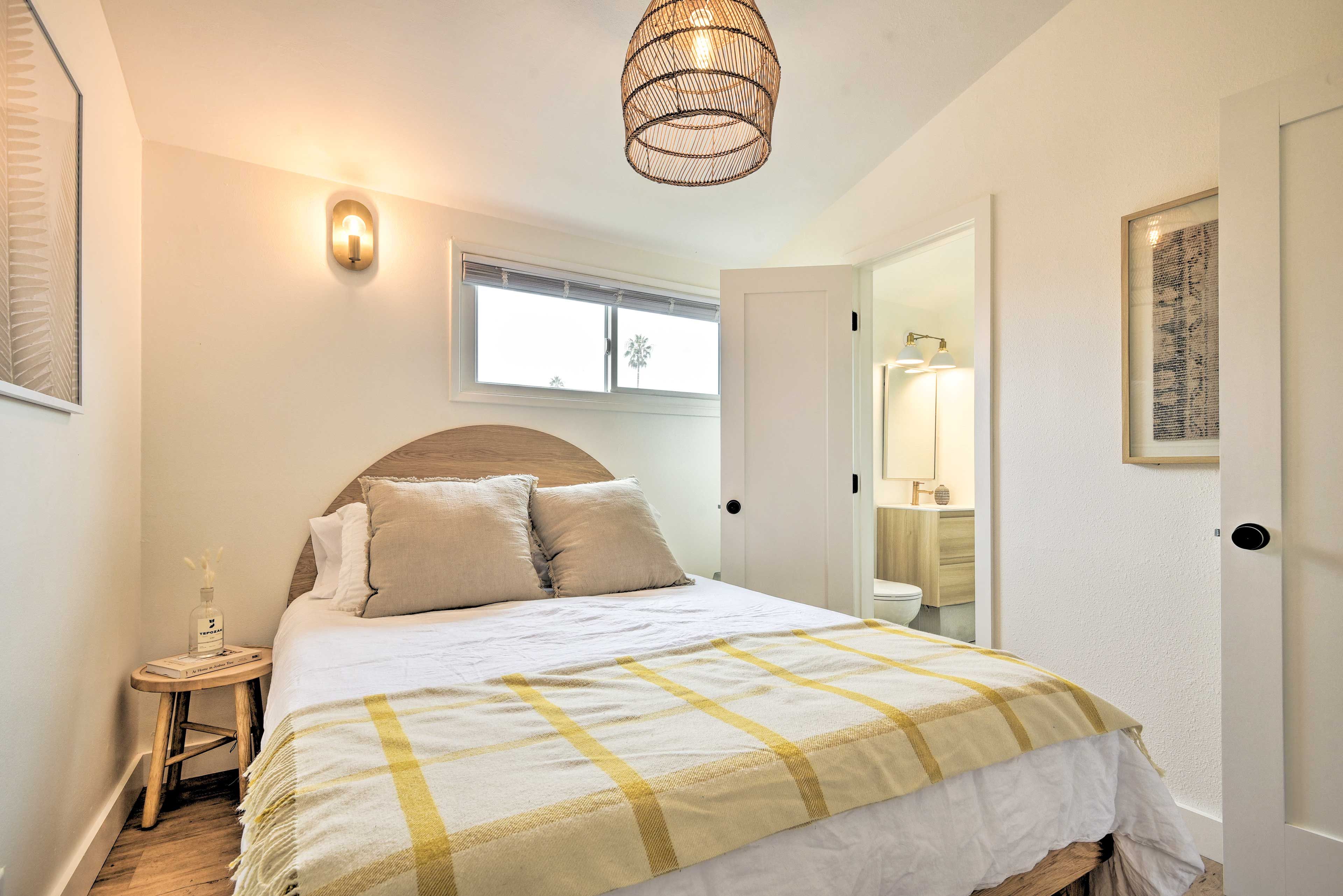 Bedroom 1 | Linens Provided