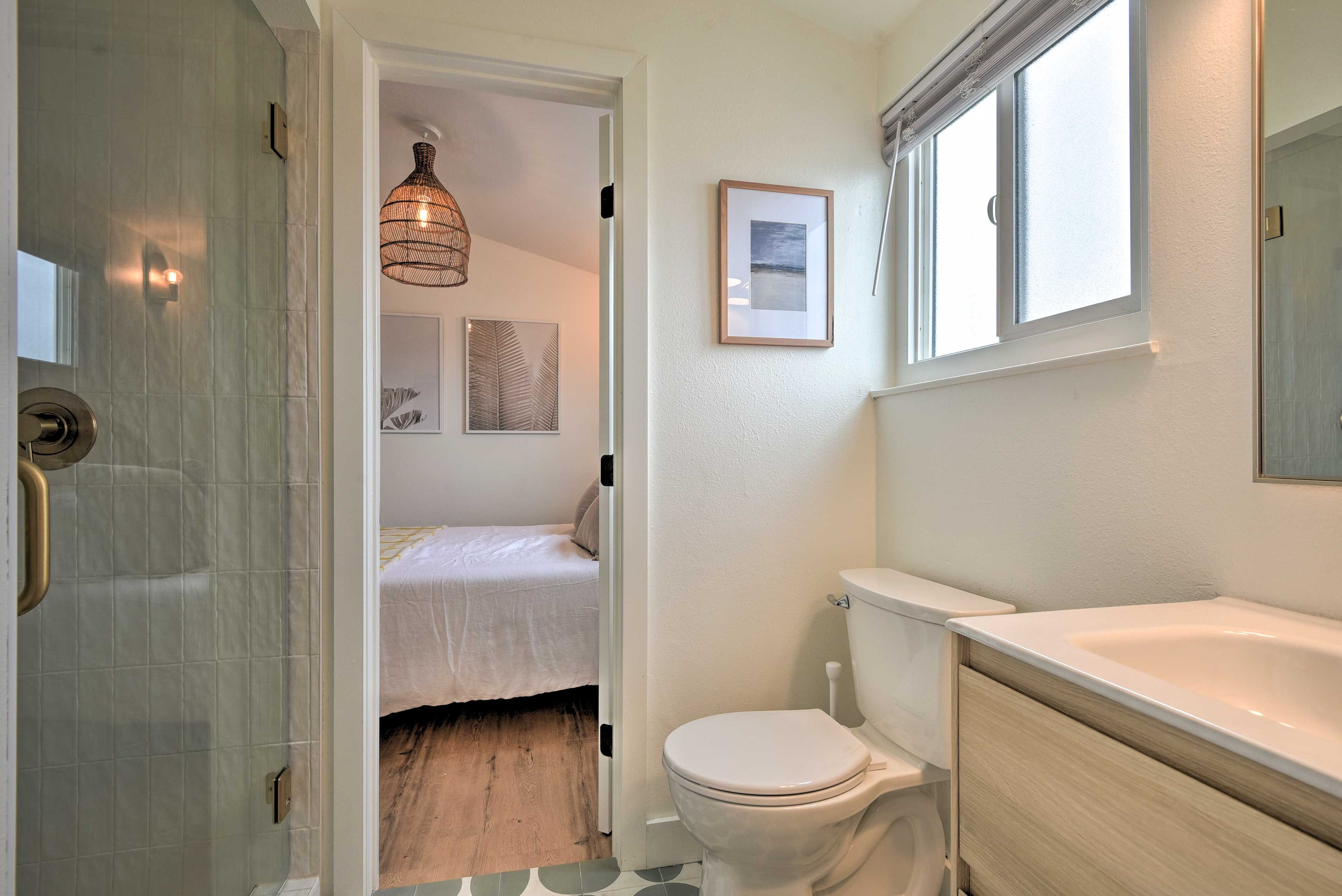 Jack-and-Jill Bathroom | Towels Provided | Hair Dryer