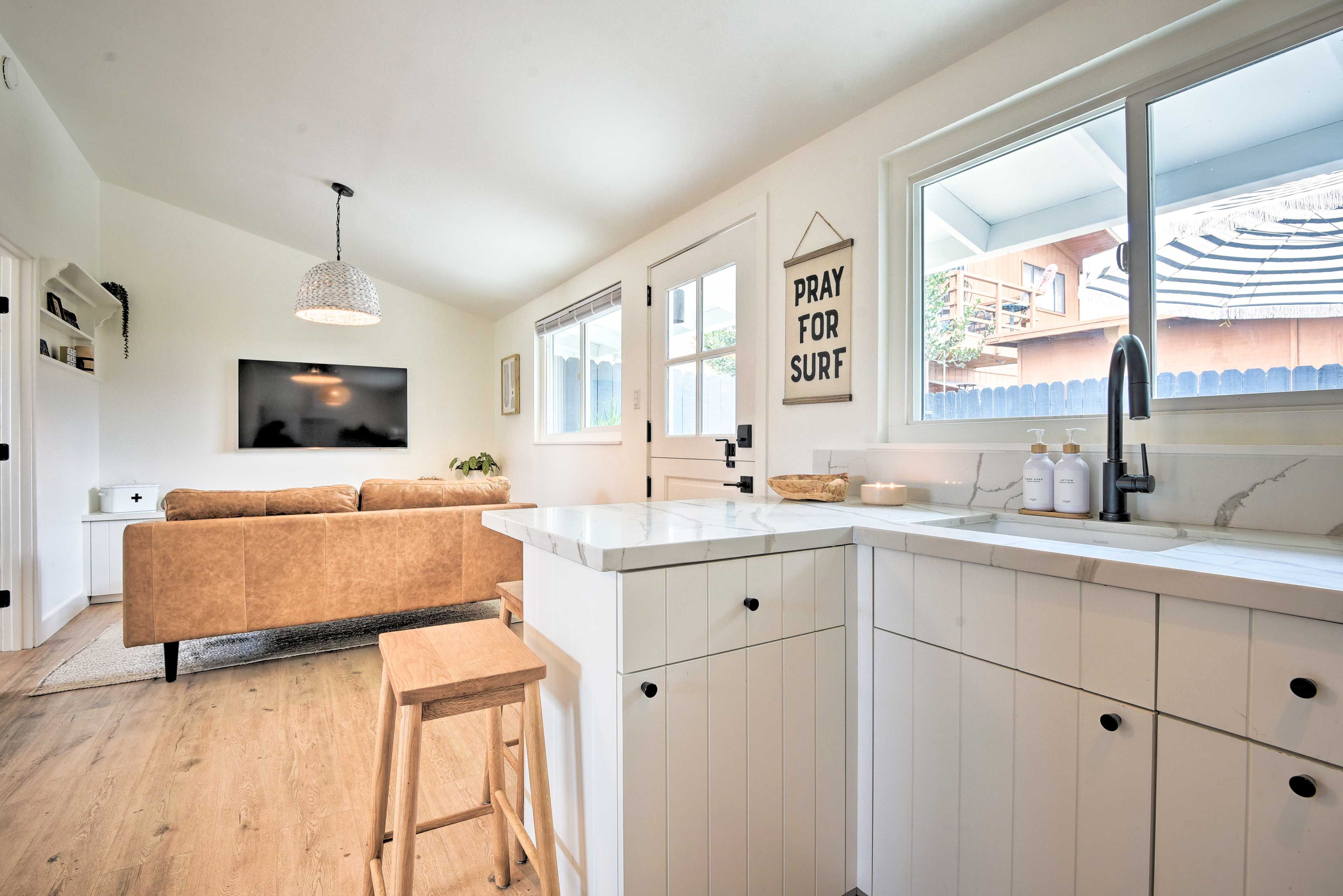 Kitchen | Dishware & Flatware Provided