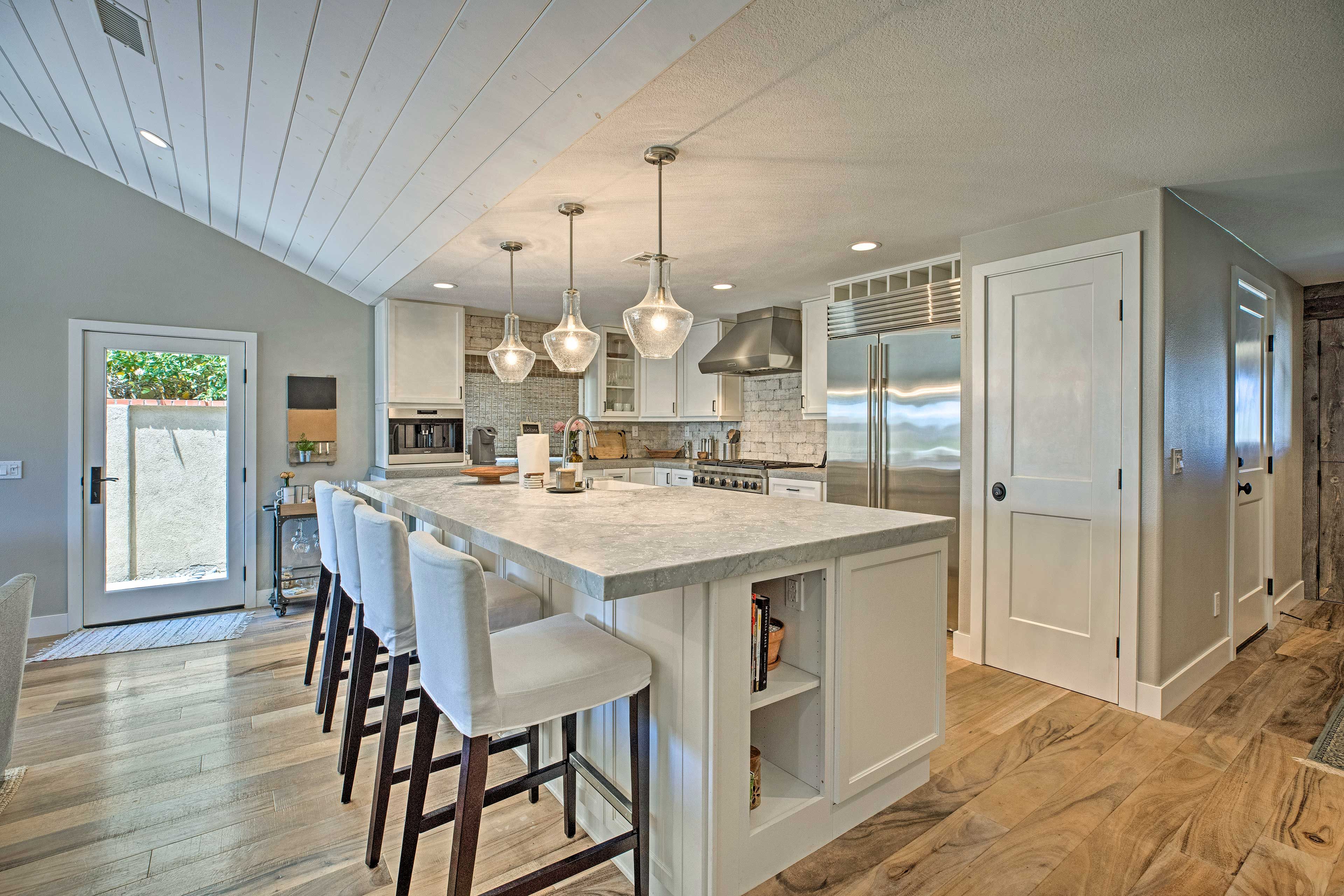 Kitchen | Dishware Provided | Complimentary Spices