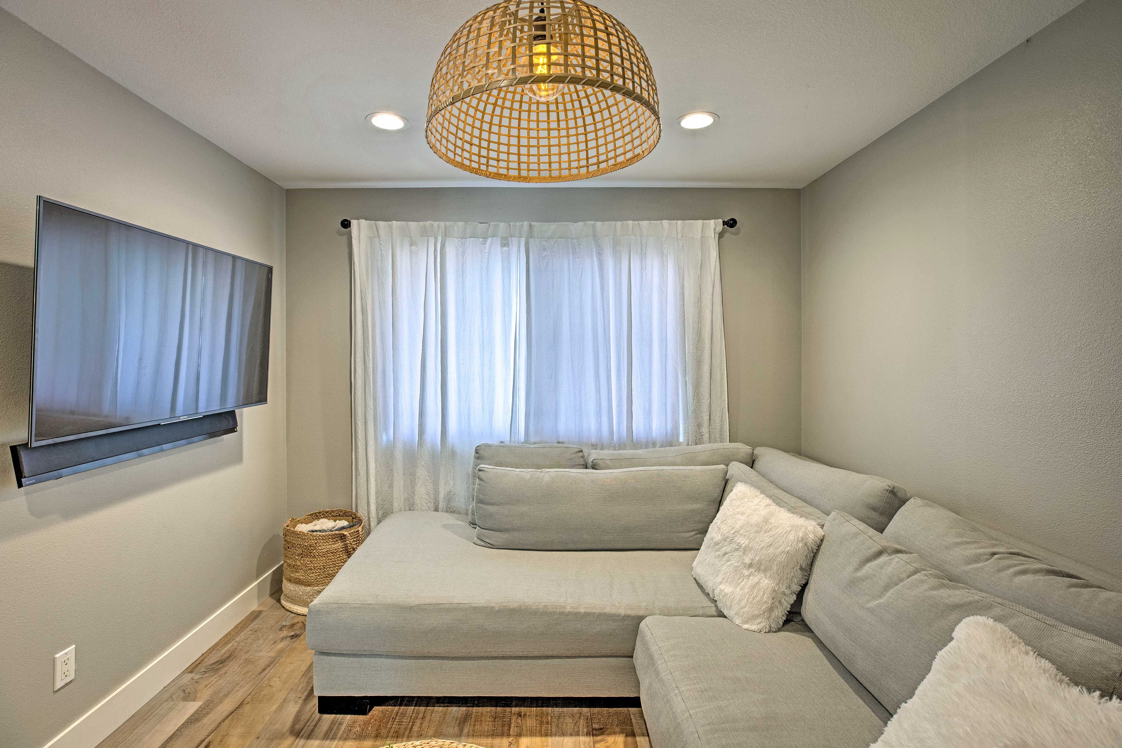 Sitting Area | Smart TV