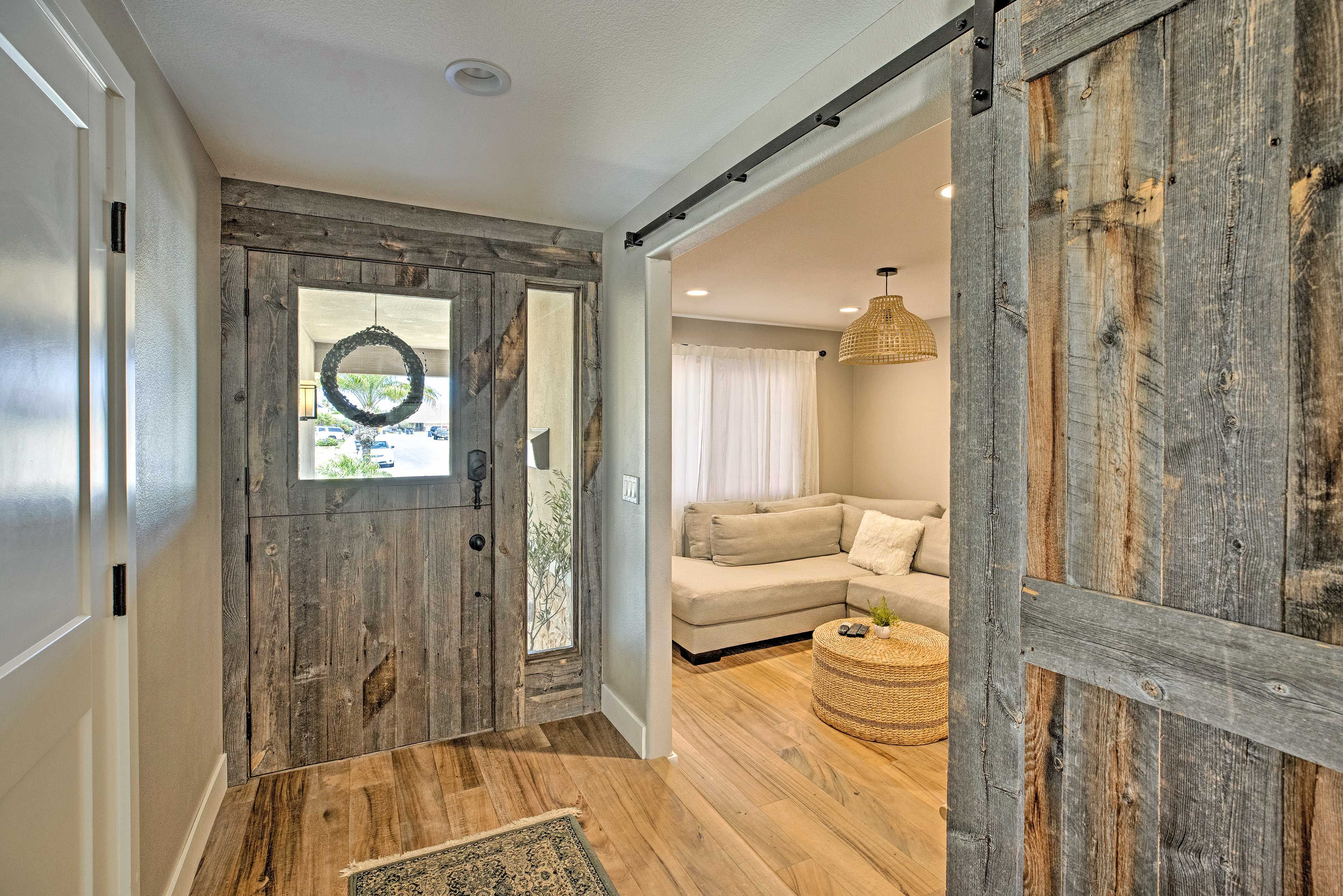 Entryway | Keyless Entry | 1 Step Required