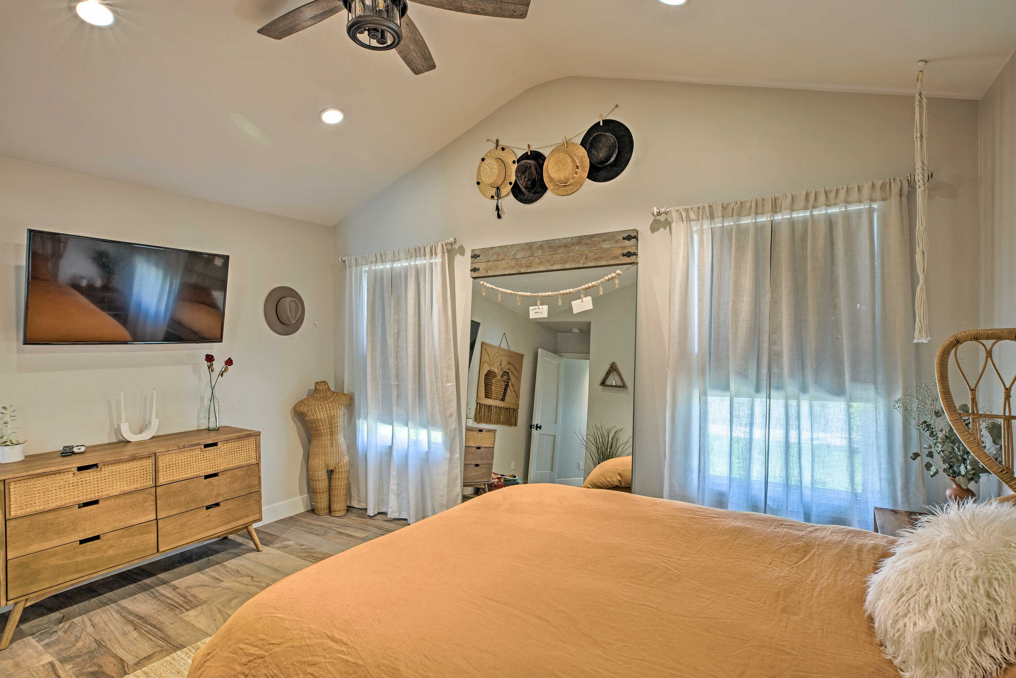 Bedroom 2 | Smart TV