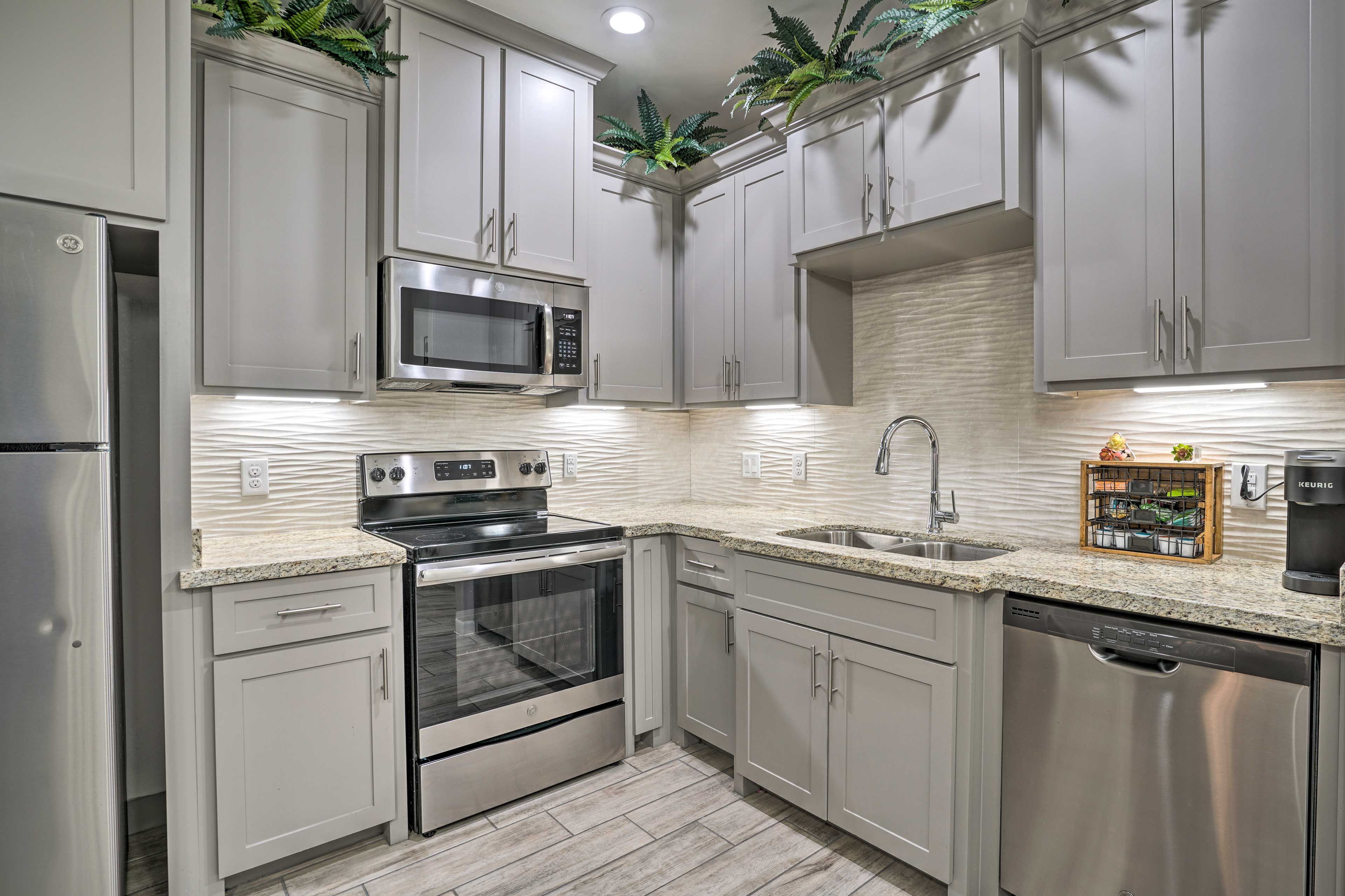 Kitchen | Fully Equipped w/ Cooking Basics