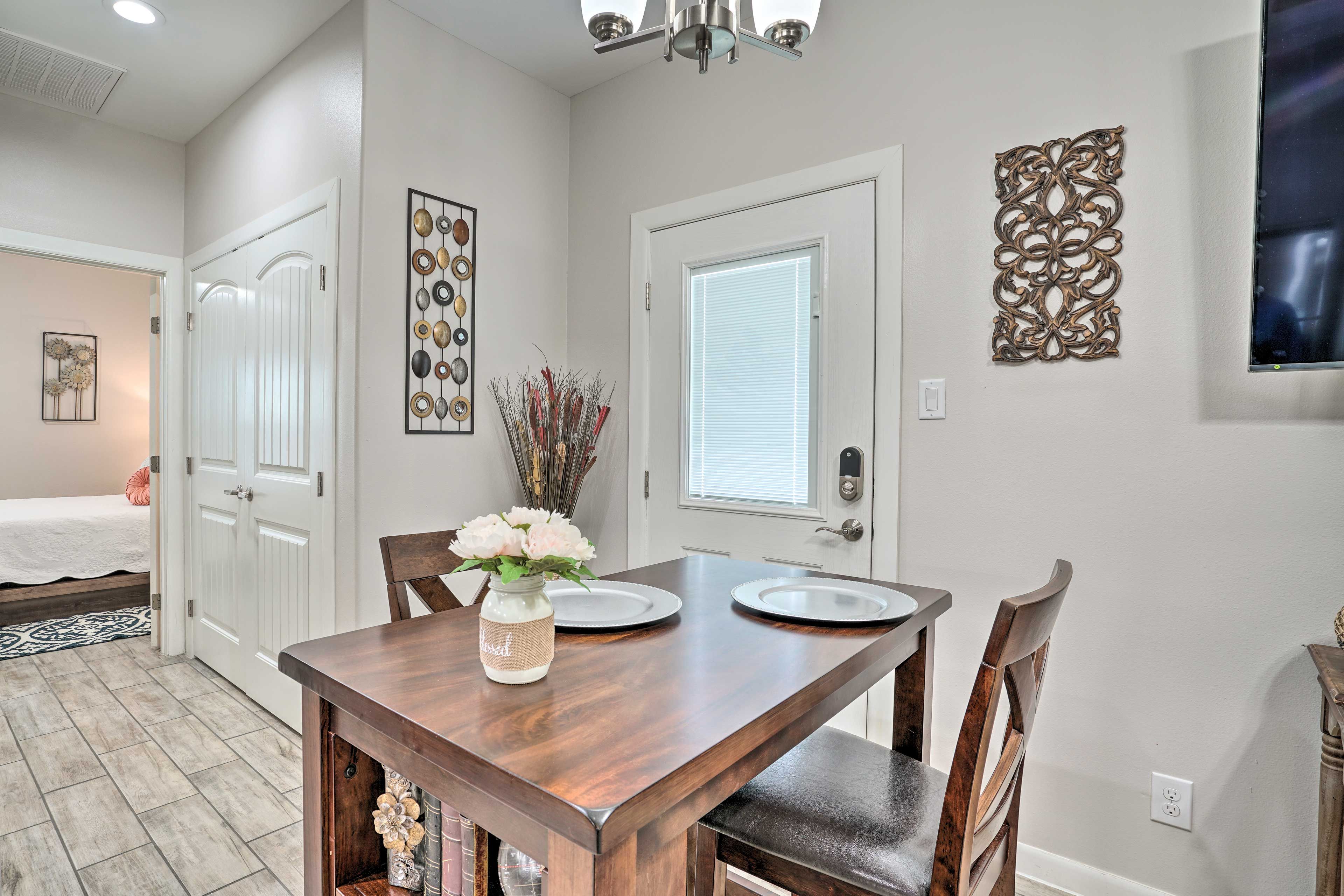 Dining Area | Dishware & Flatware Provided