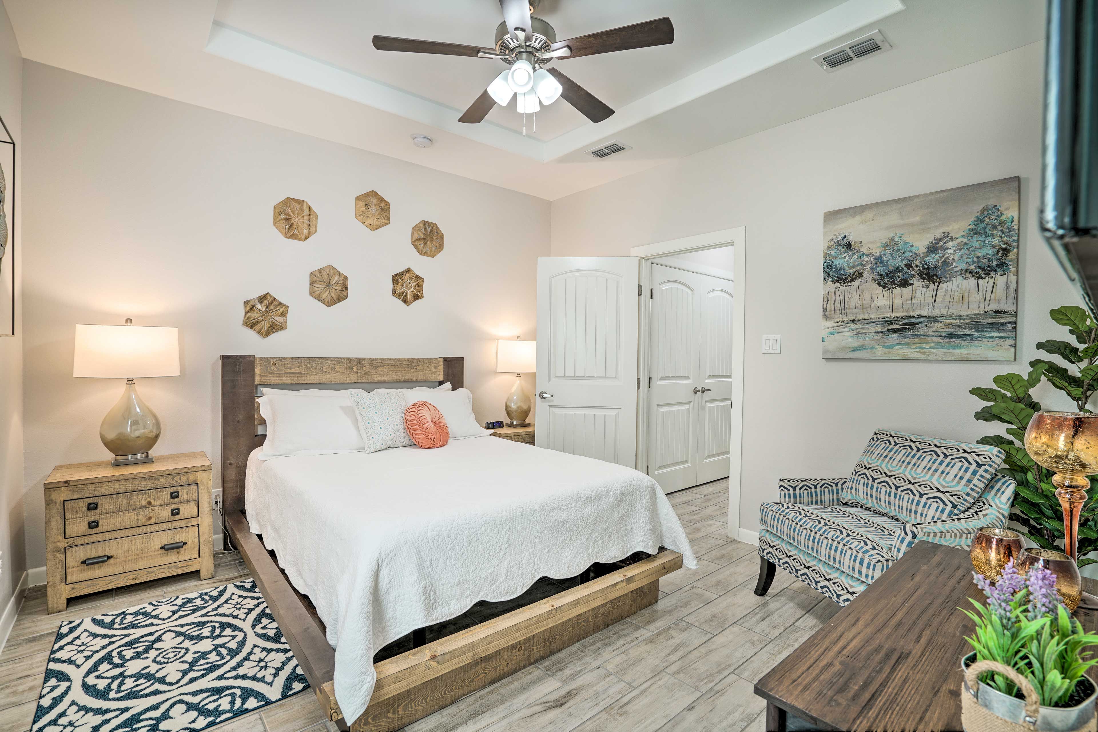 Bedroom | Queen Bed