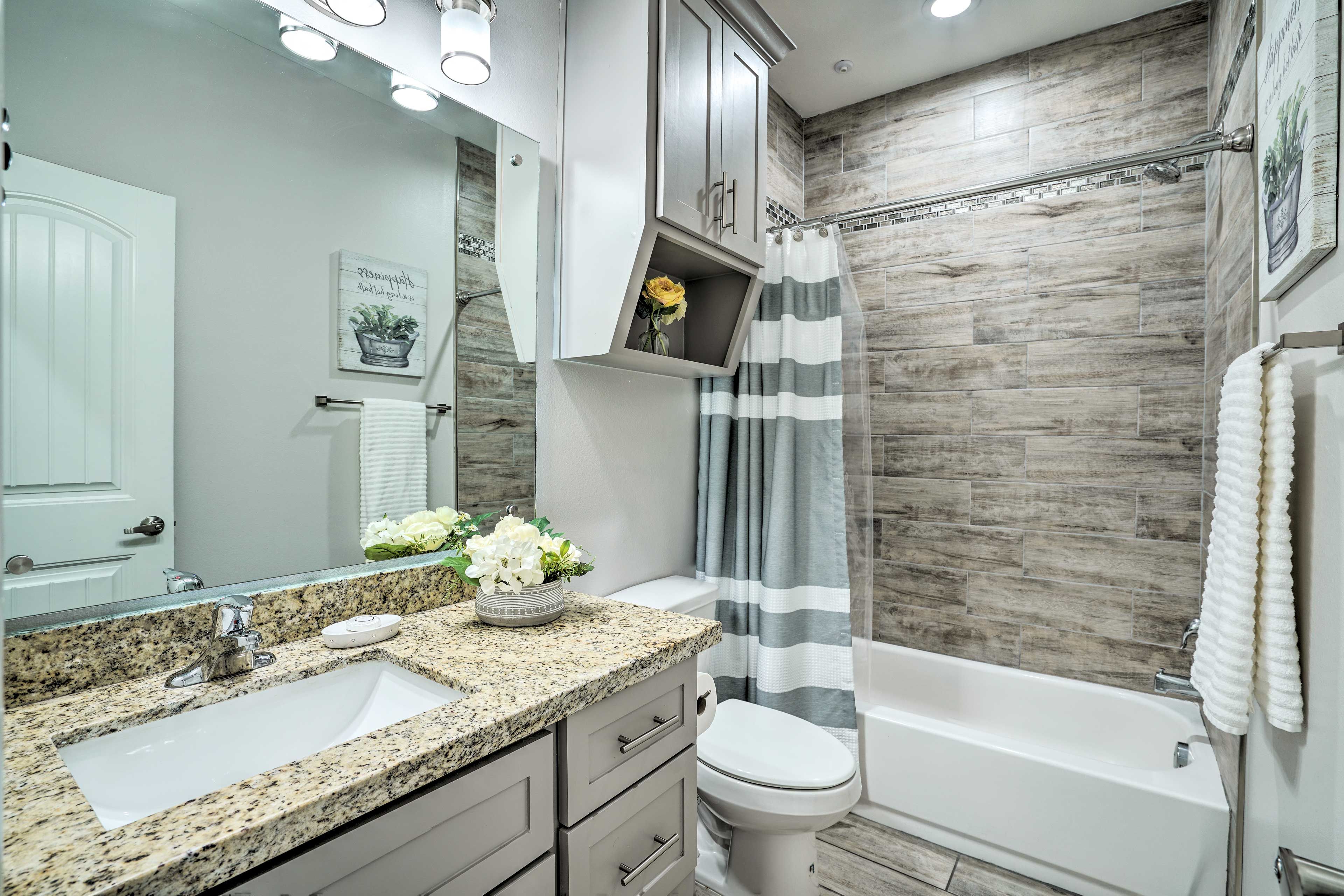 Bathroom | Complimentary Toiletries Provided