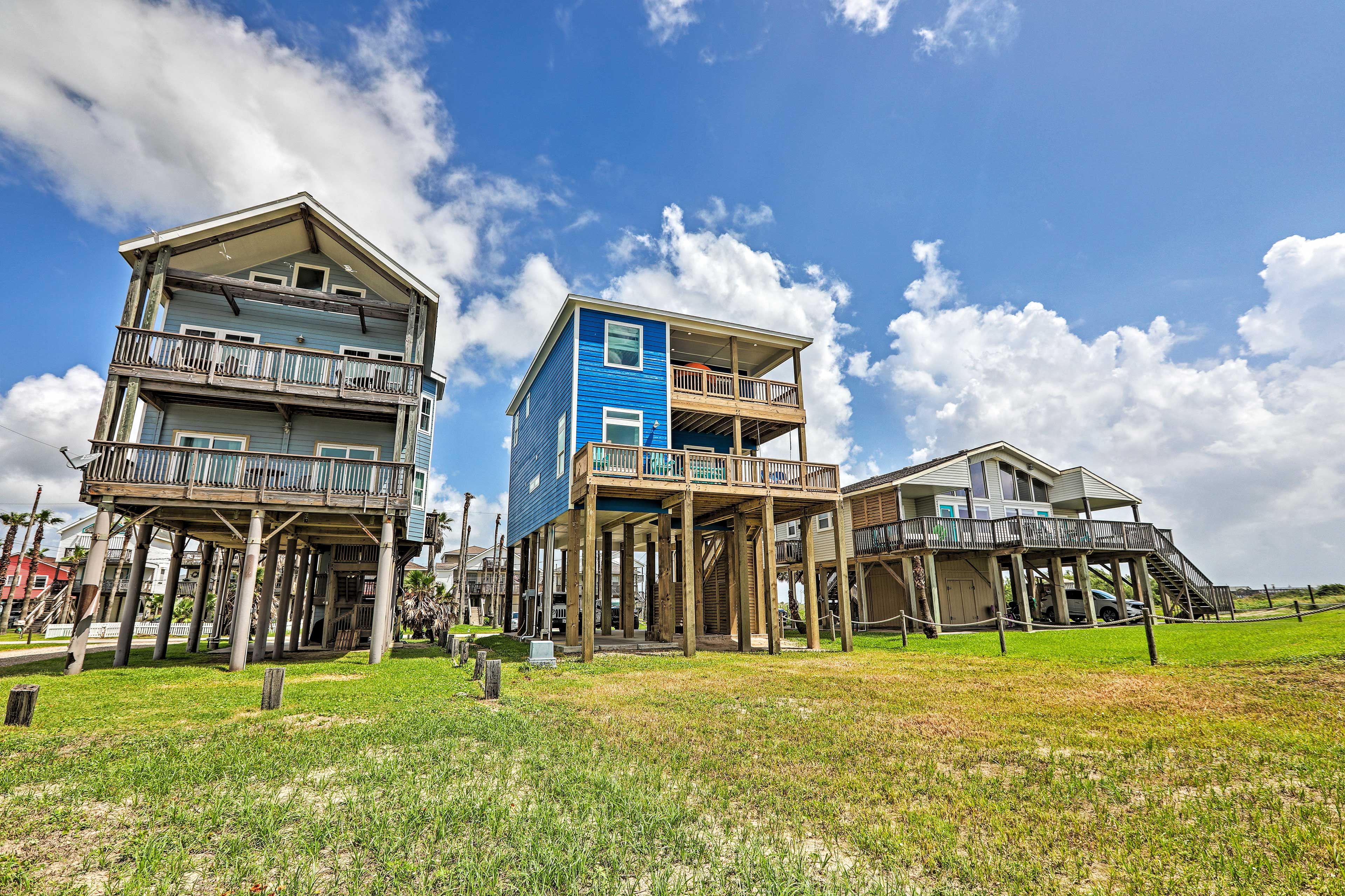 Home Exterior | Driveway Parking (3 Vehicles) | Carport Parking (3 Vehicles)