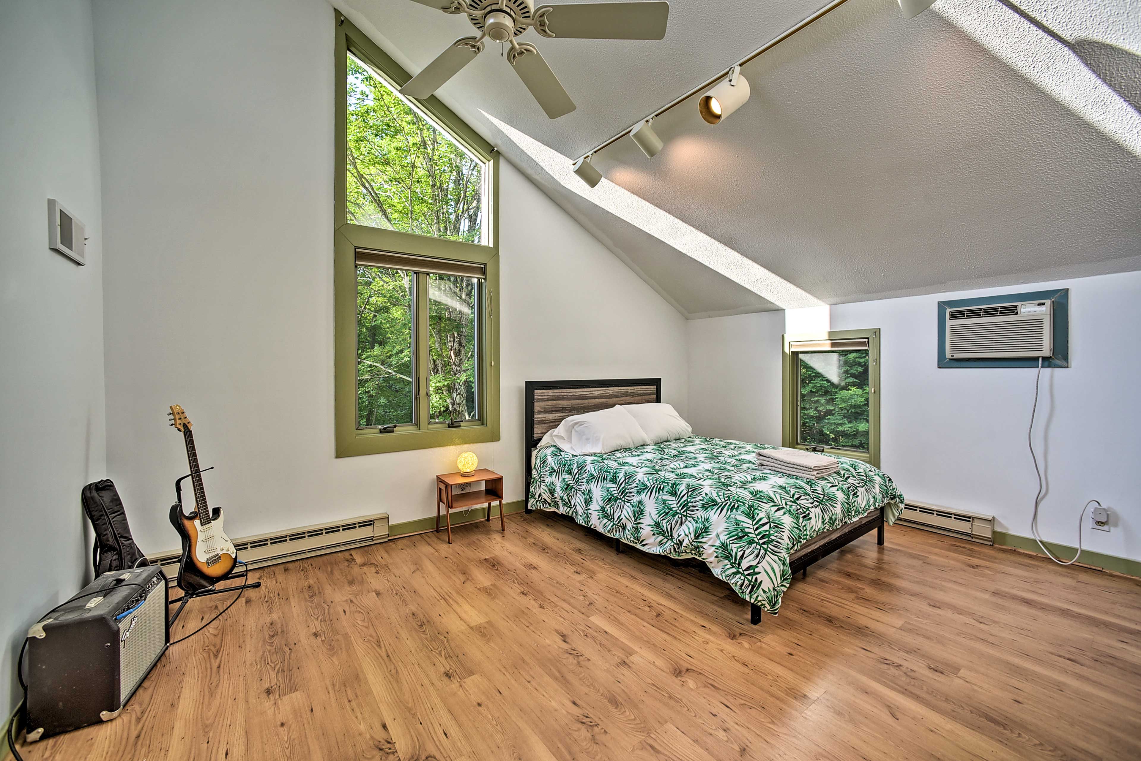 Bedroom 2 | Queen Bed | Upper Level