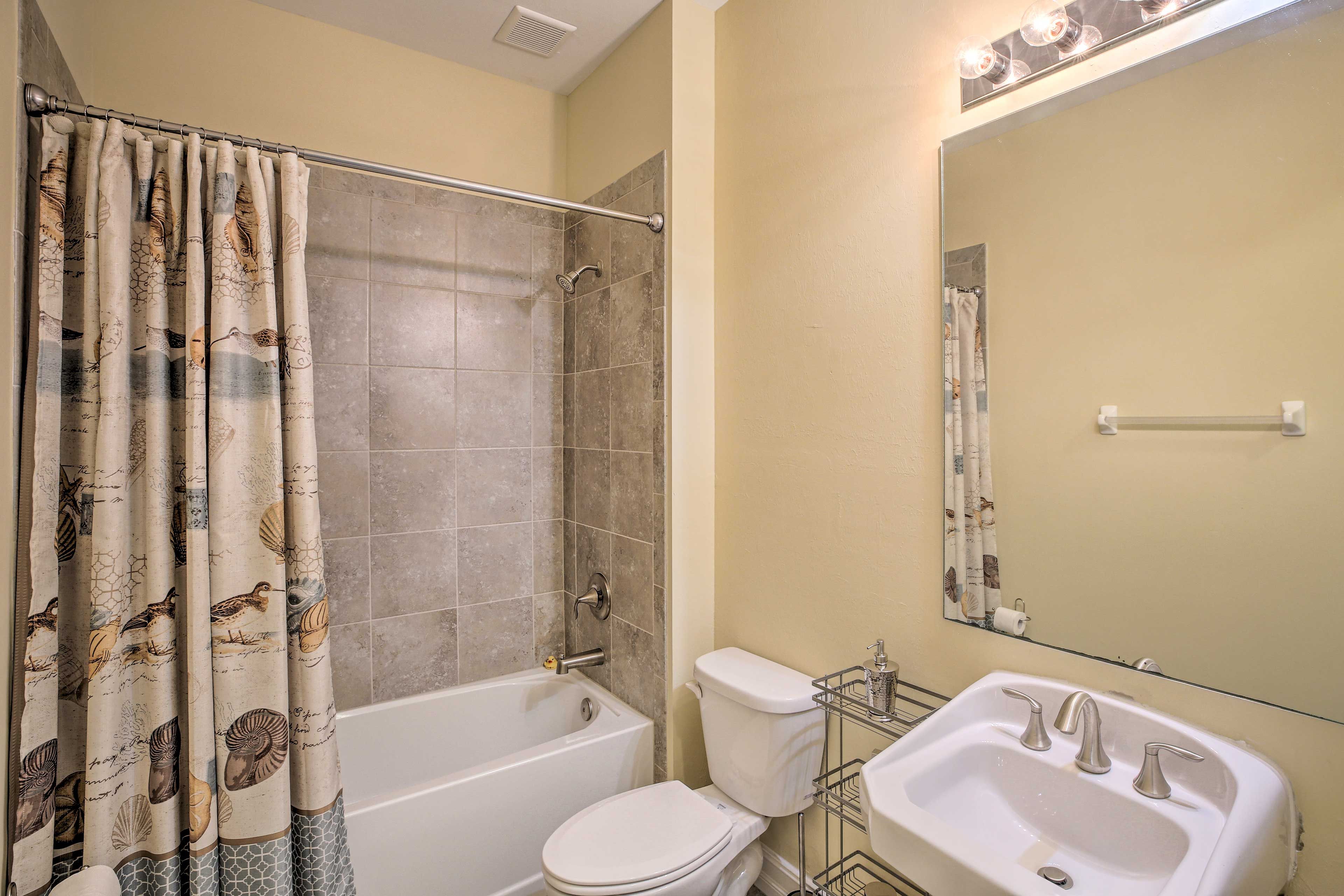 Full Bathroom | Complimentary Toiletries